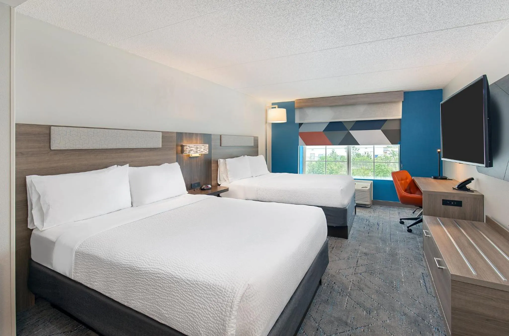 Photo of the whole room, Bed in Holiday Inn Express & Suites Columbus at Northlake by IHG