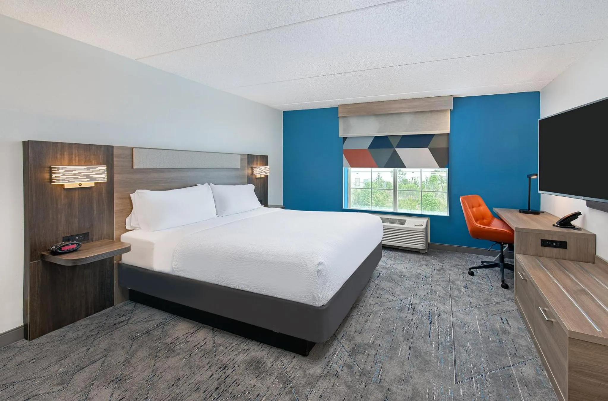 Photo of the whole room, Bed in Holiday Inn Express & Suites Columbus at Northlake by IHG