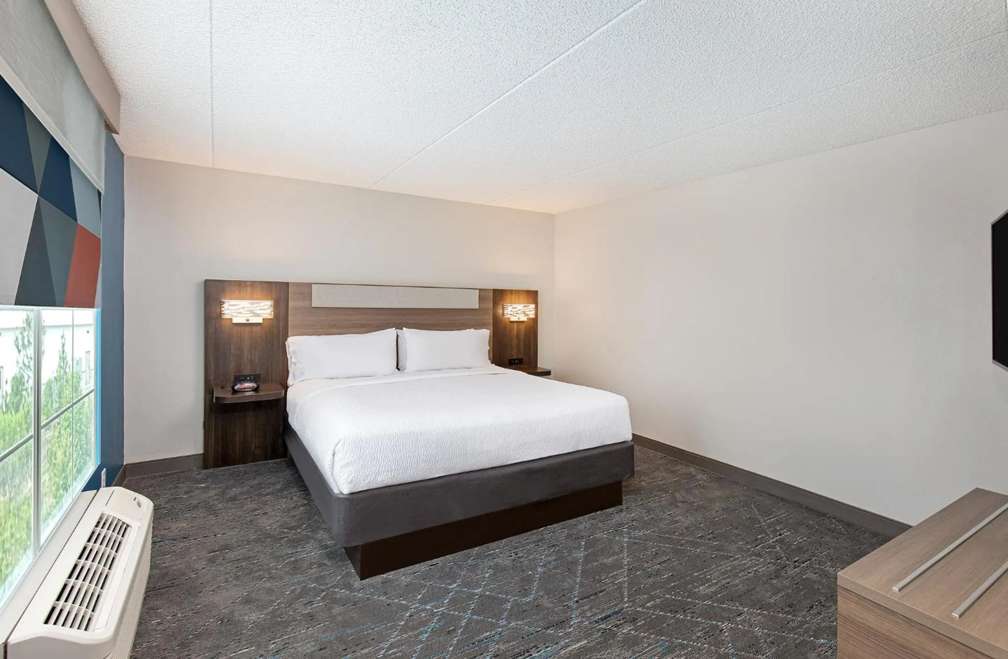 Photo of the whole room, Bed in Holiday Inn Express & Suites Columbus at Northlake by IHG