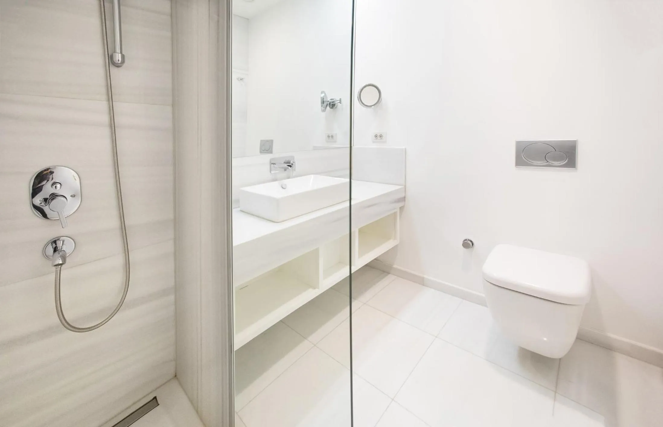 Toilet in Lina Hotel Taksim Pera