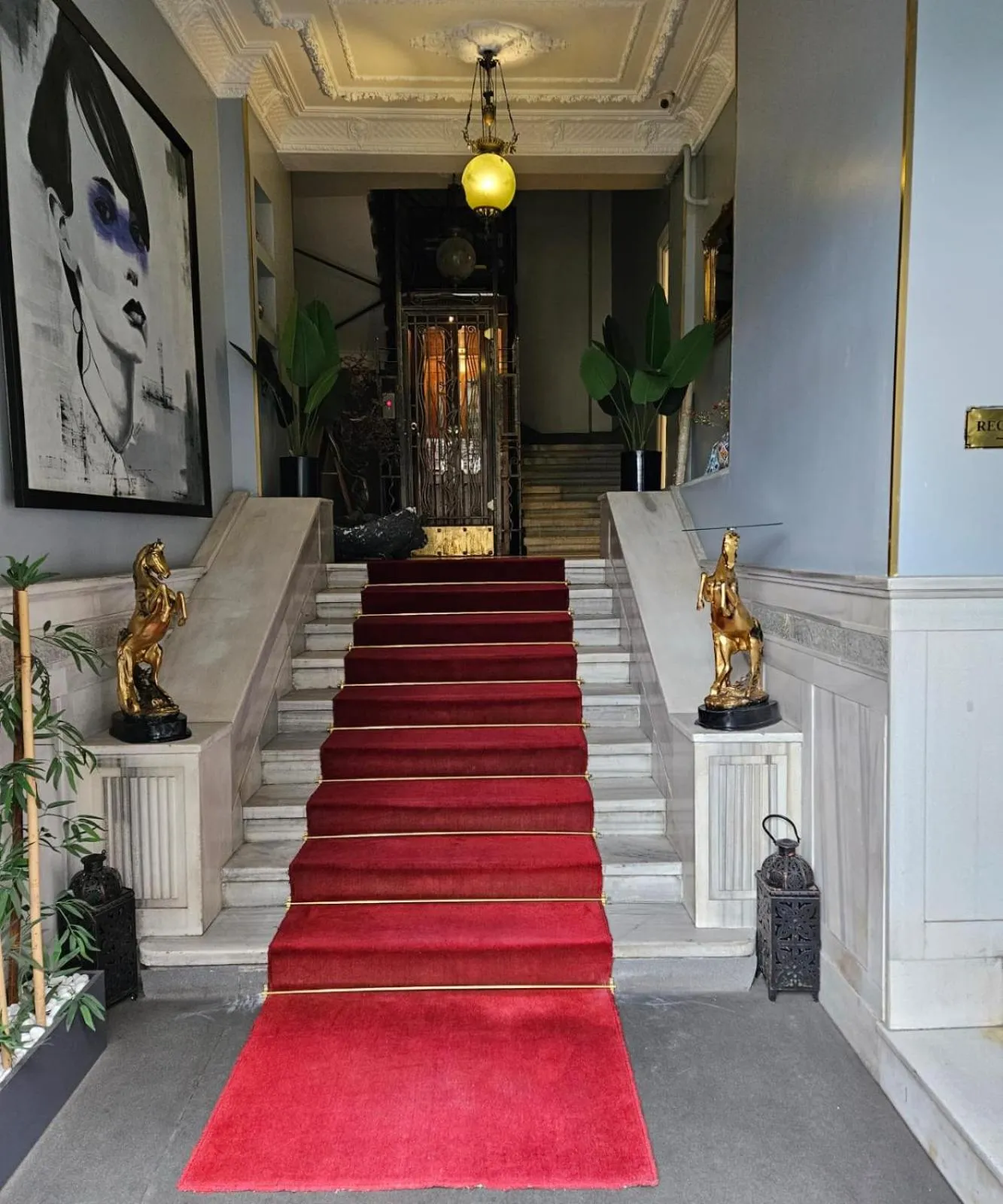 Facade/entrance in Lina Hotel Taksim Pera