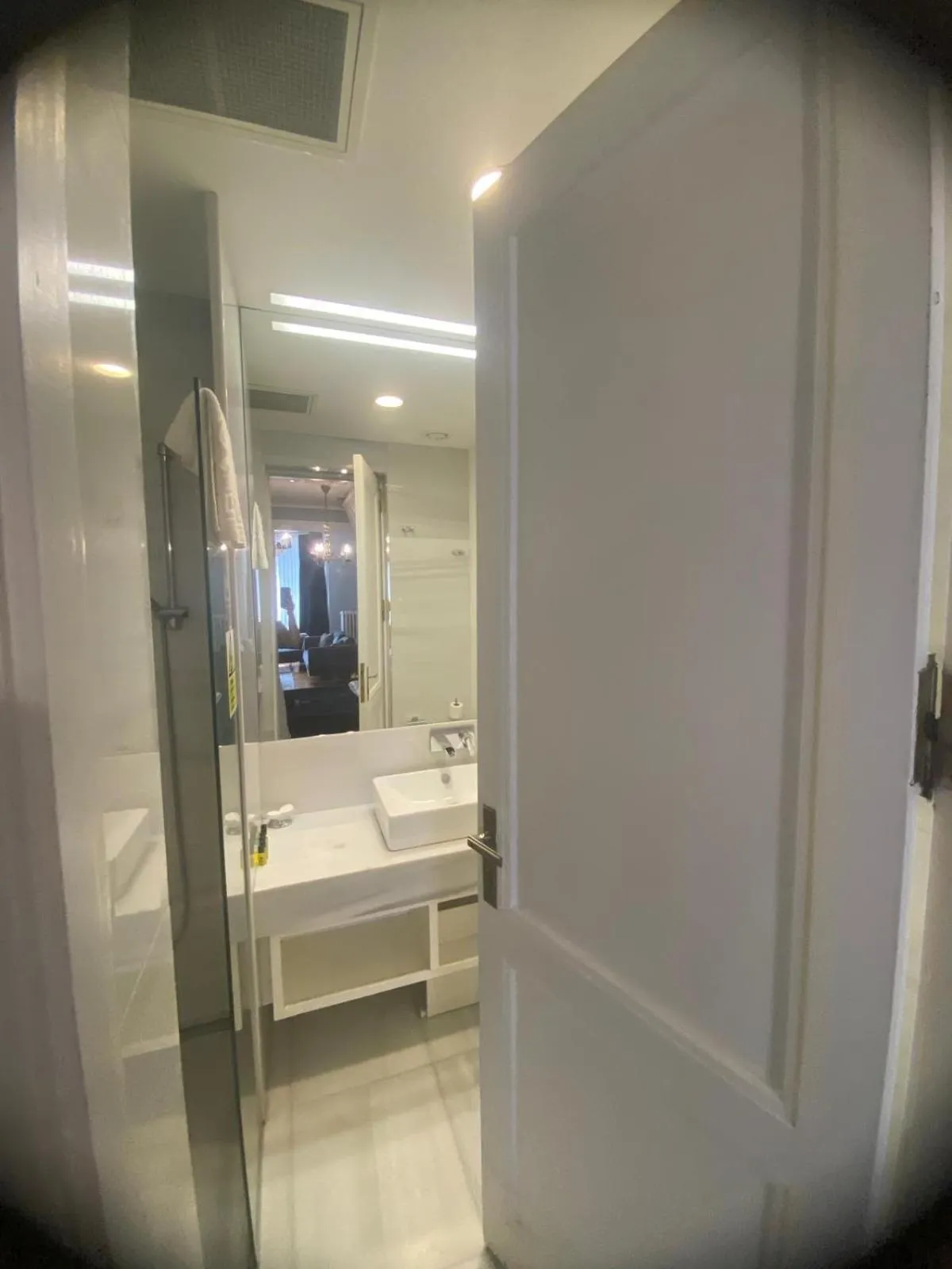 Toilet in Lina Hotel Taksim Pera