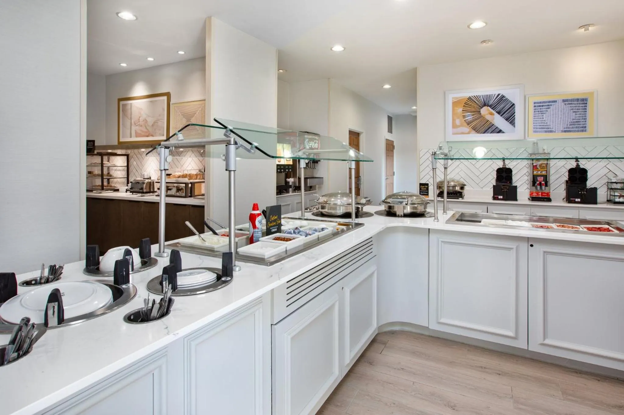 Restaurant/places to eat in Staybridge Suites Omaha 80th and Dodge by IHG