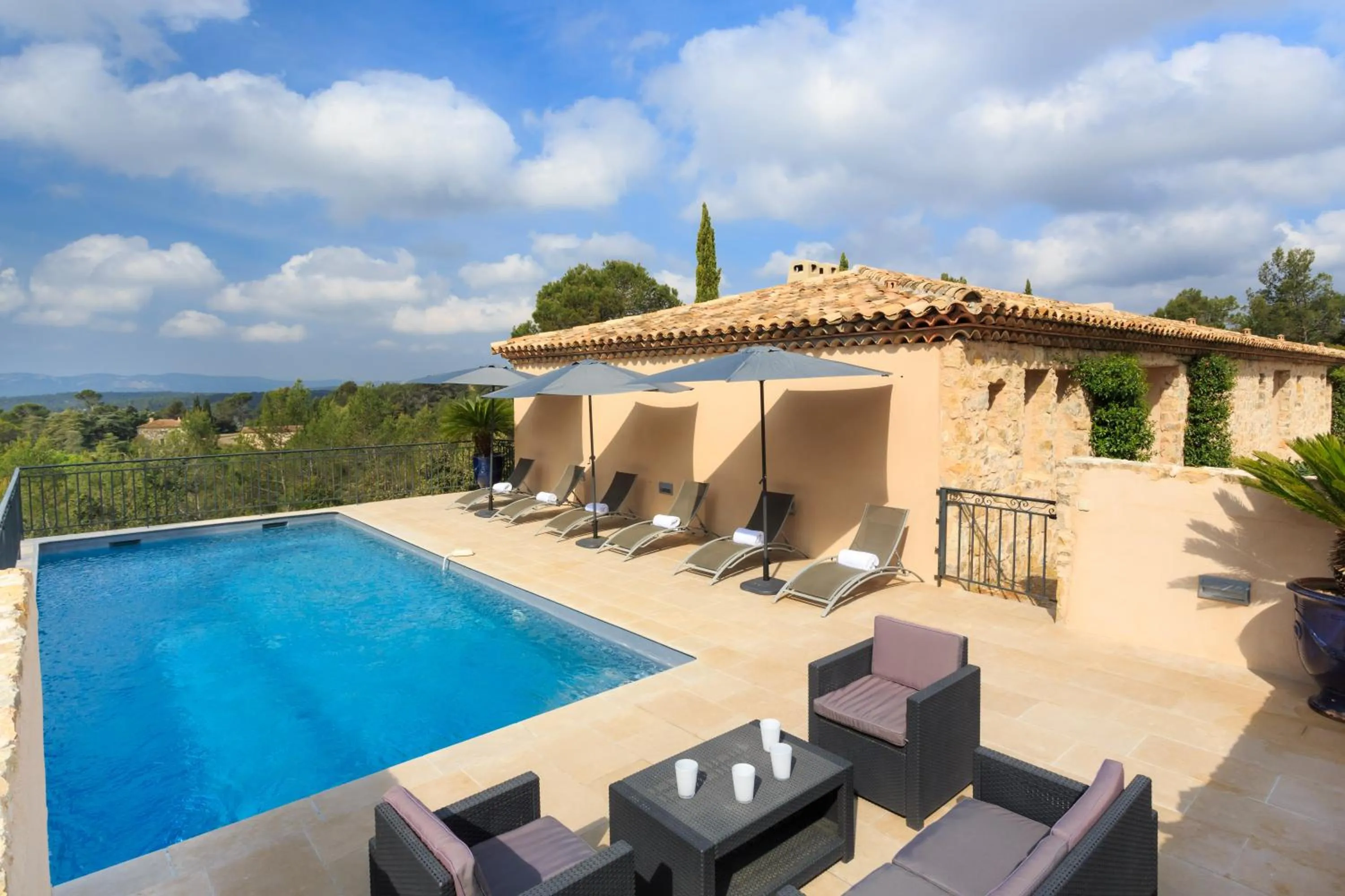 Swimming pool in Château Rasque - Teritoria