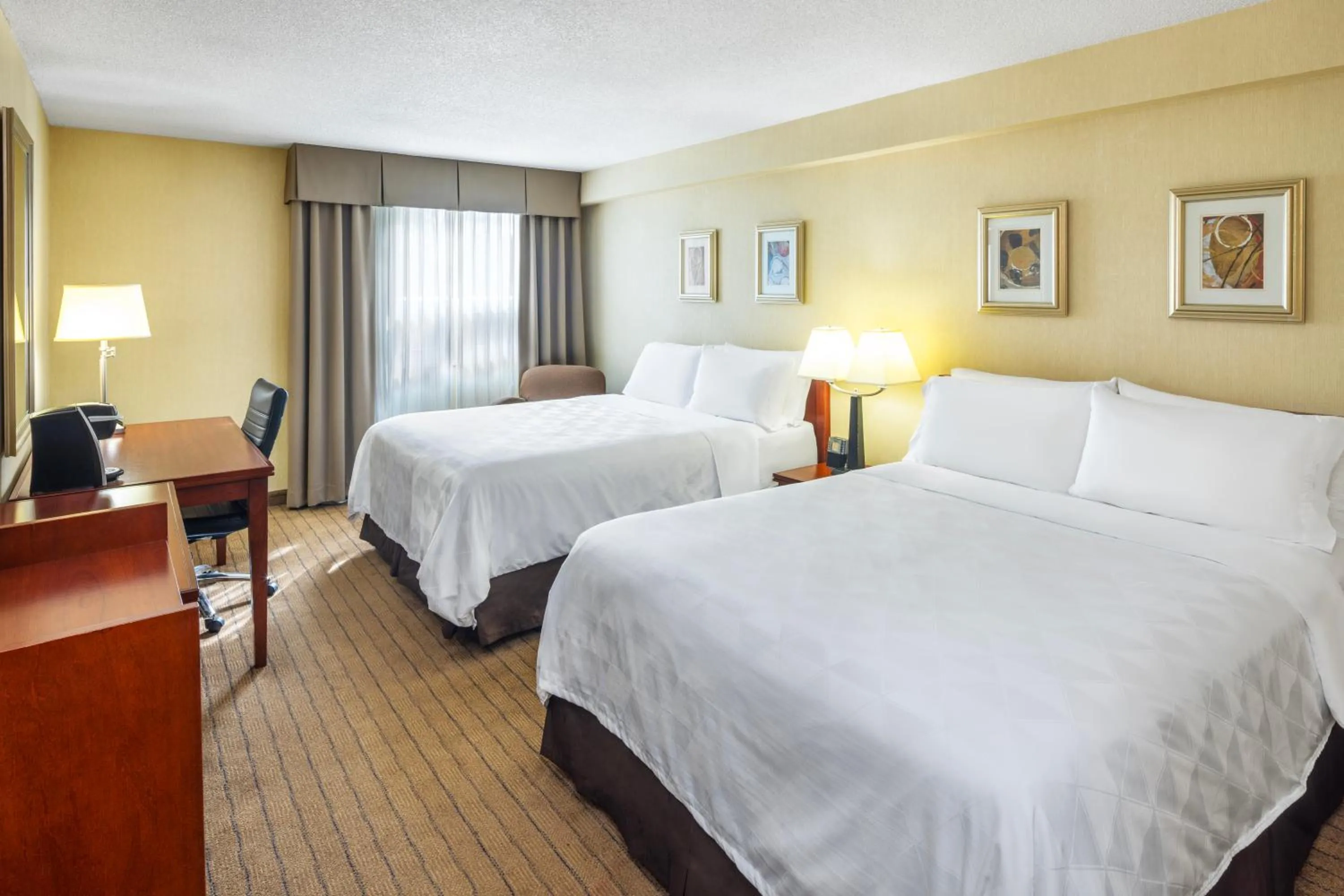 Bed in Holiday Inn Laval Montreal by IHG