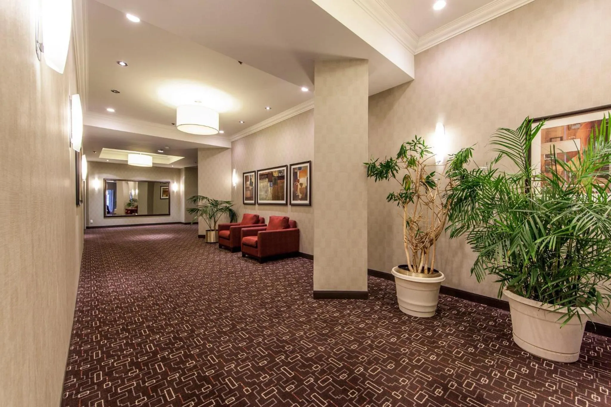 Meeting/conference room in Holiday Inn Laval Montreal by IHG