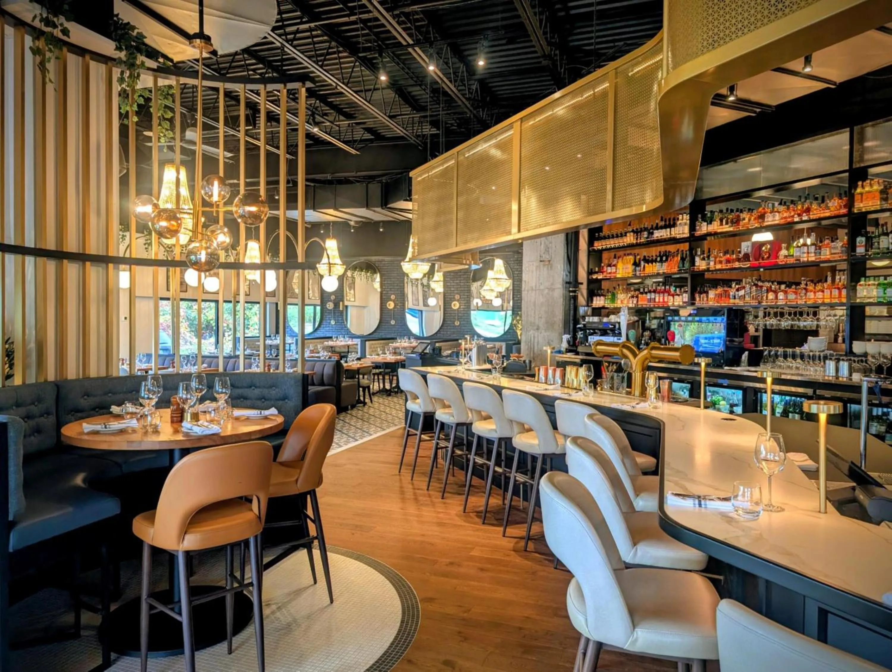 Restaurant/places to eat in Holiday Inn Laval Montreal by IHG