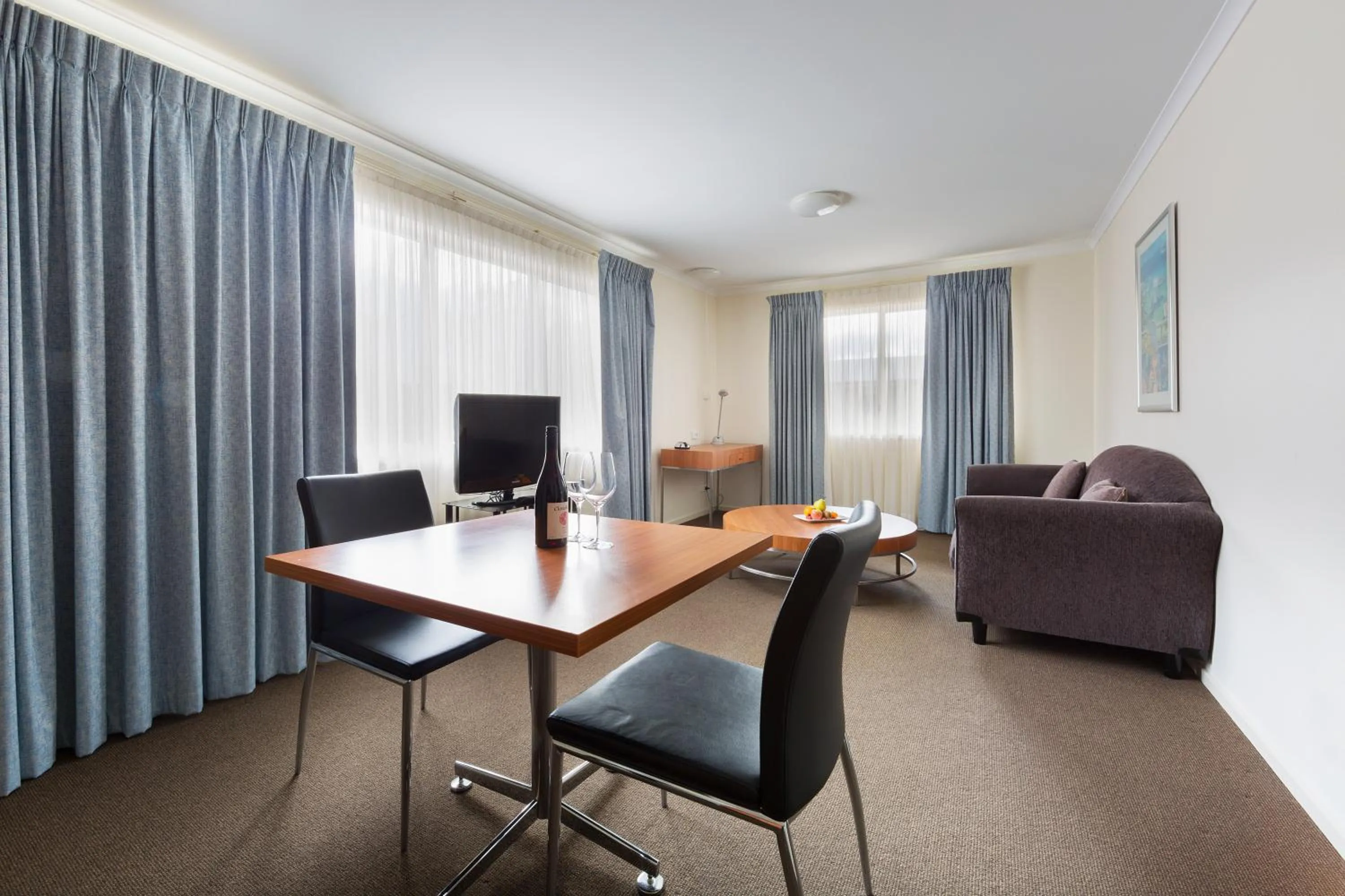 Dining area in Ramada Encore by Wyndham Belconnen Canberra