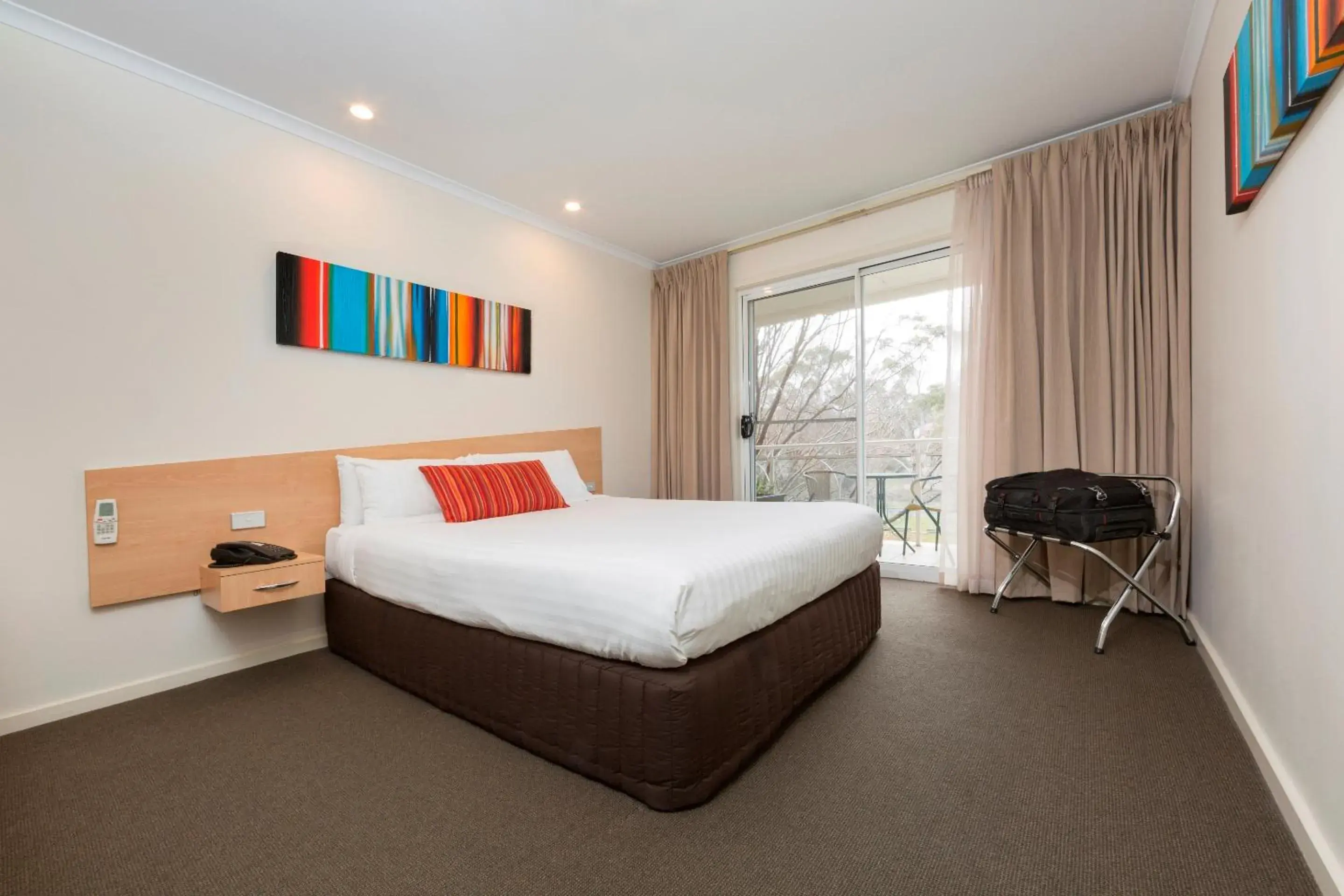 Queen Room in Ramada Encore by Wyndham Belconnen Canberra Queen Room in Ramada Encore by Wyndham Belconnen Canberra