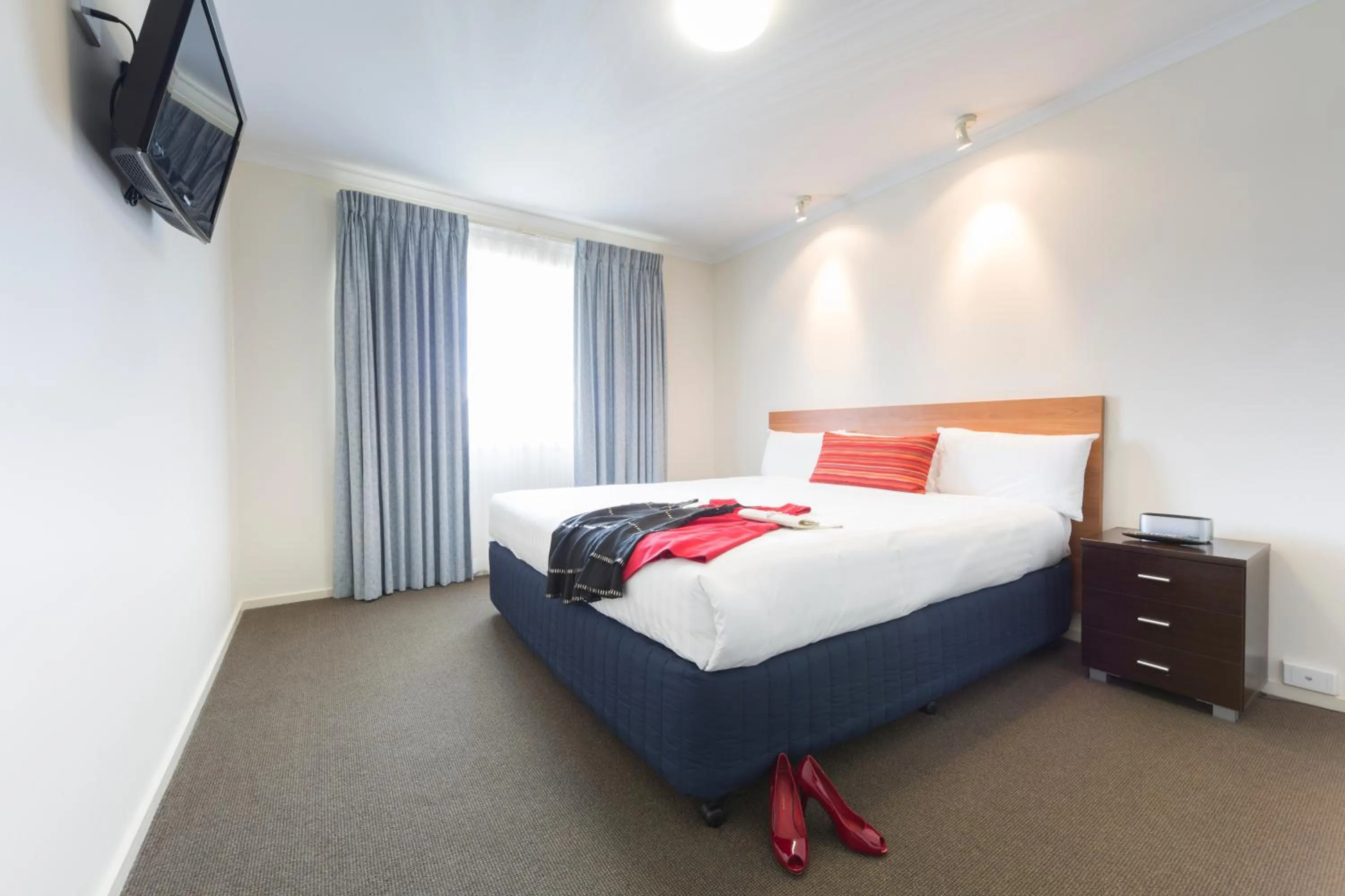 Photo of the whole room in Ramada Encore by Wyndham Belconnen Canberra