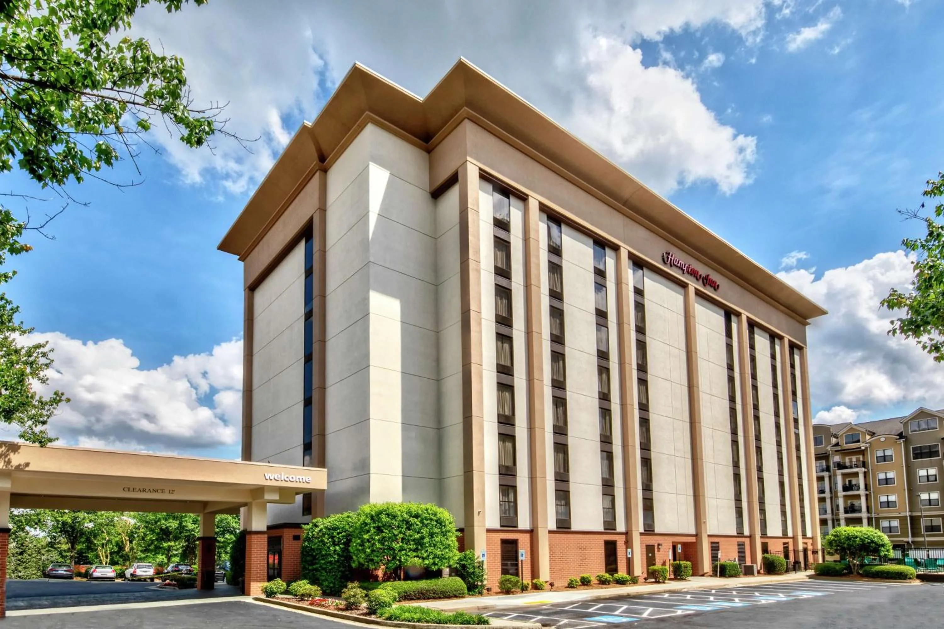 Property building in Hampton Inn Atlanta Perimeter Center