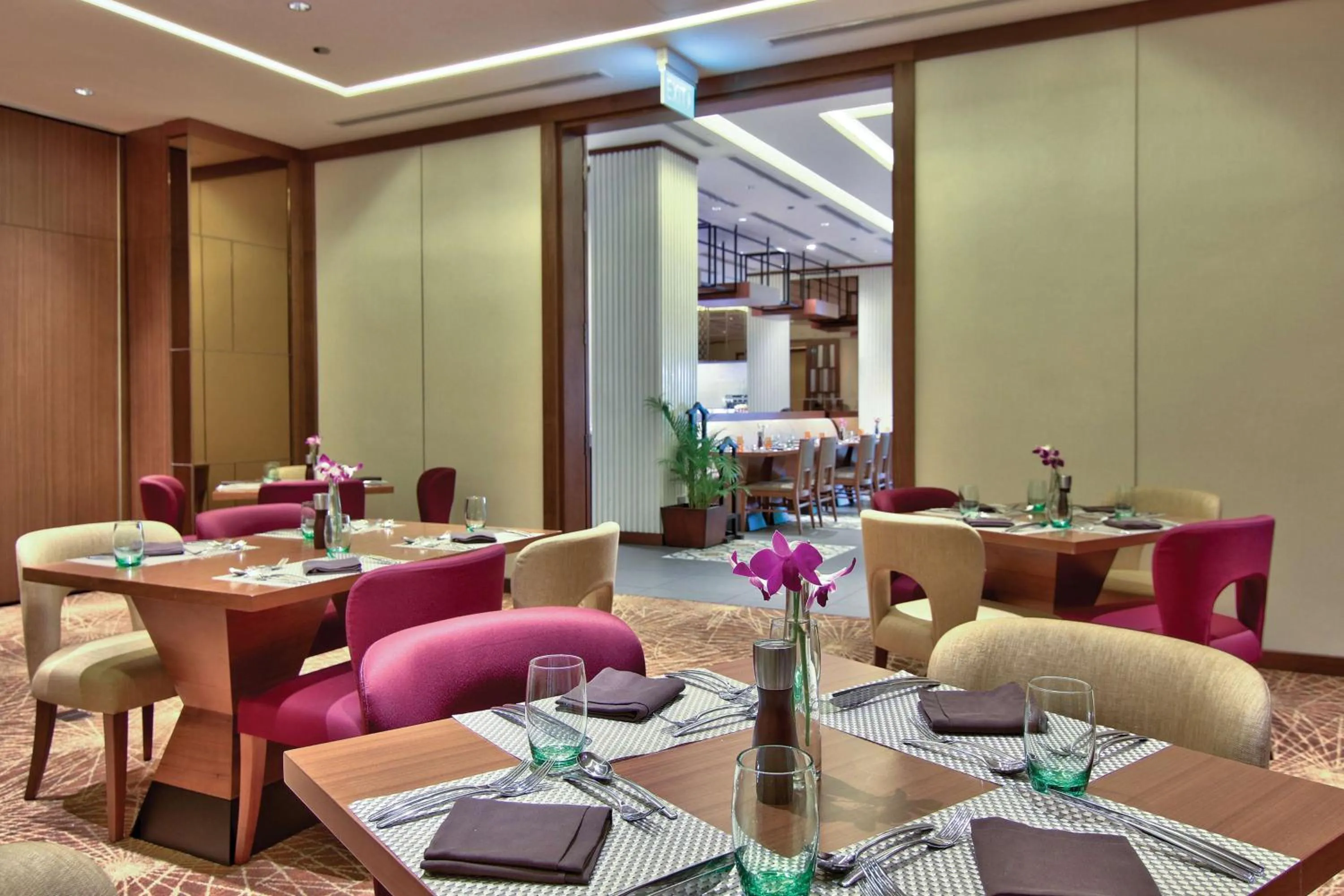Restaurant/places to eat in Hilton Colombo Residence