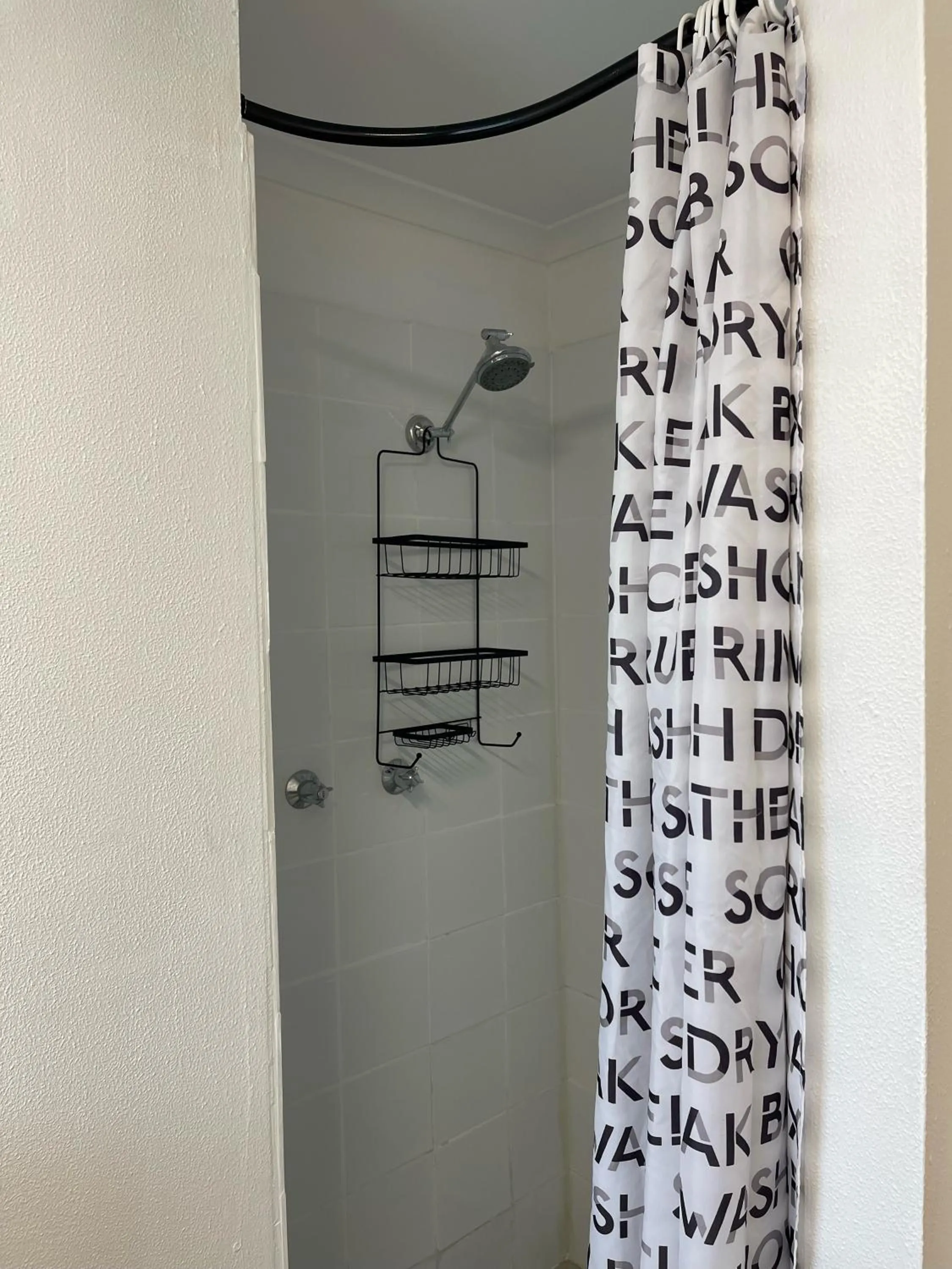 Shower in Youth Shack Backpackers Darwin