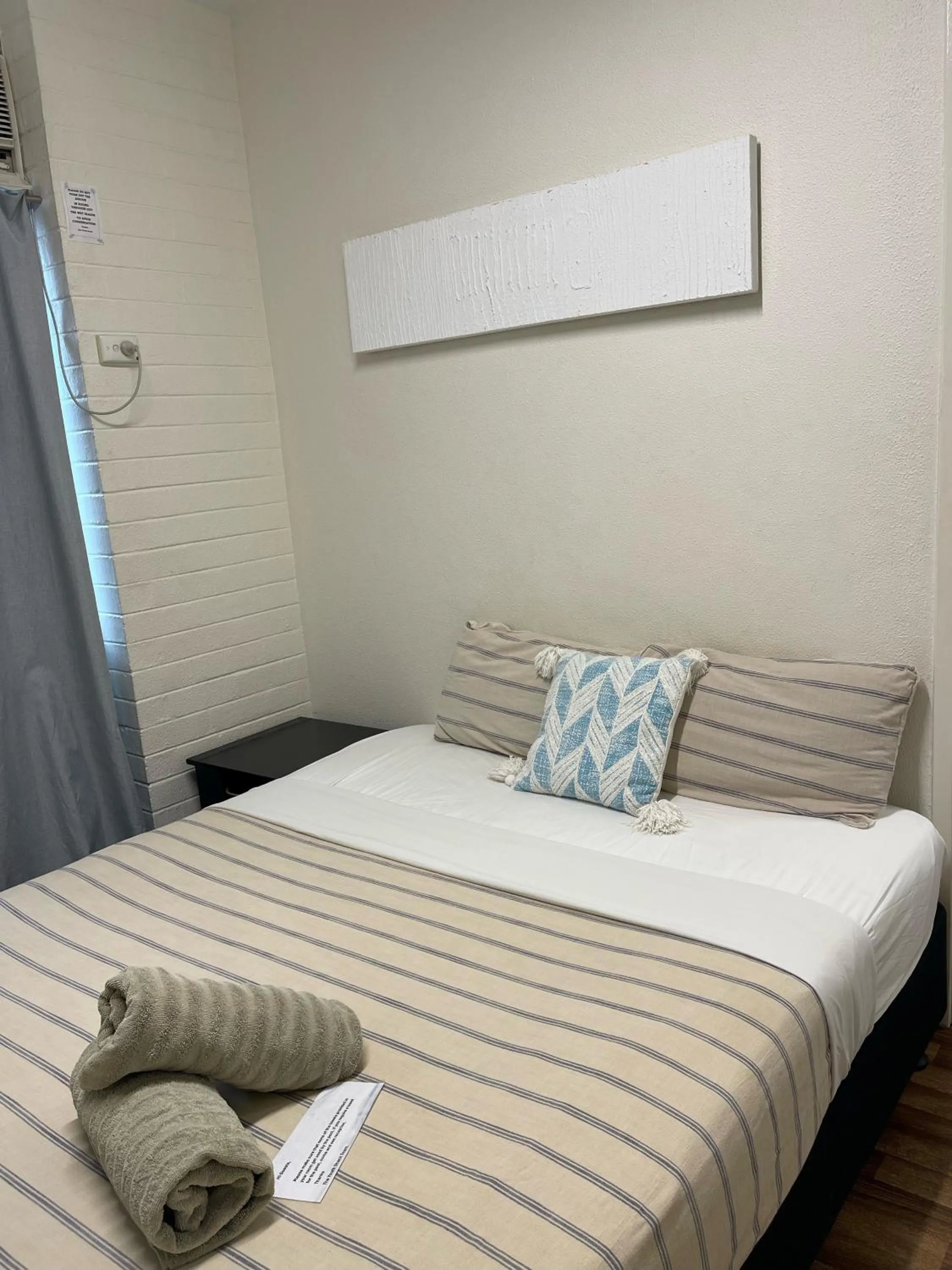 Bed in Youth Shack Backpackers Darwin