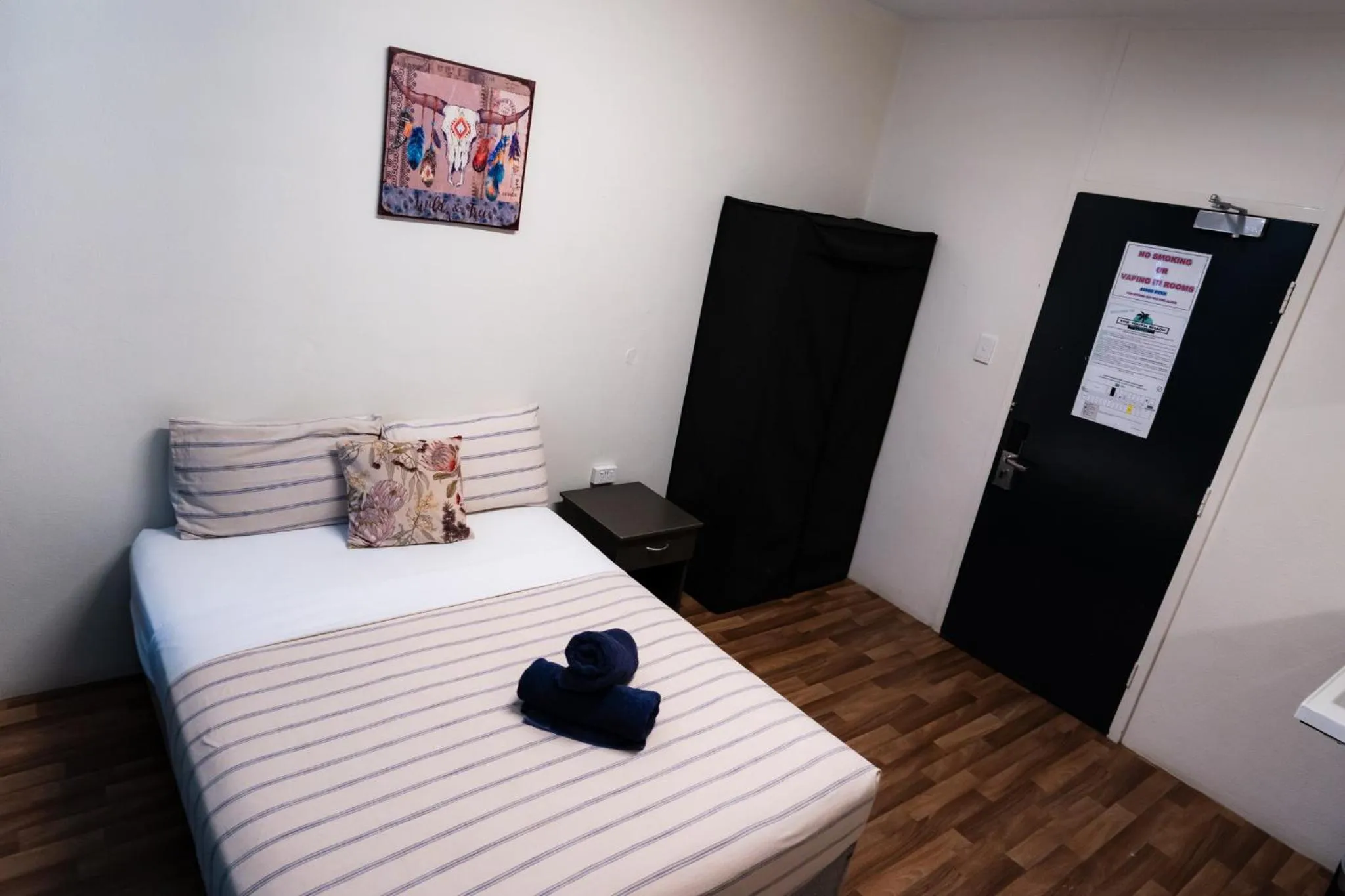 Bed in Youth Shack Backpackers Darwin