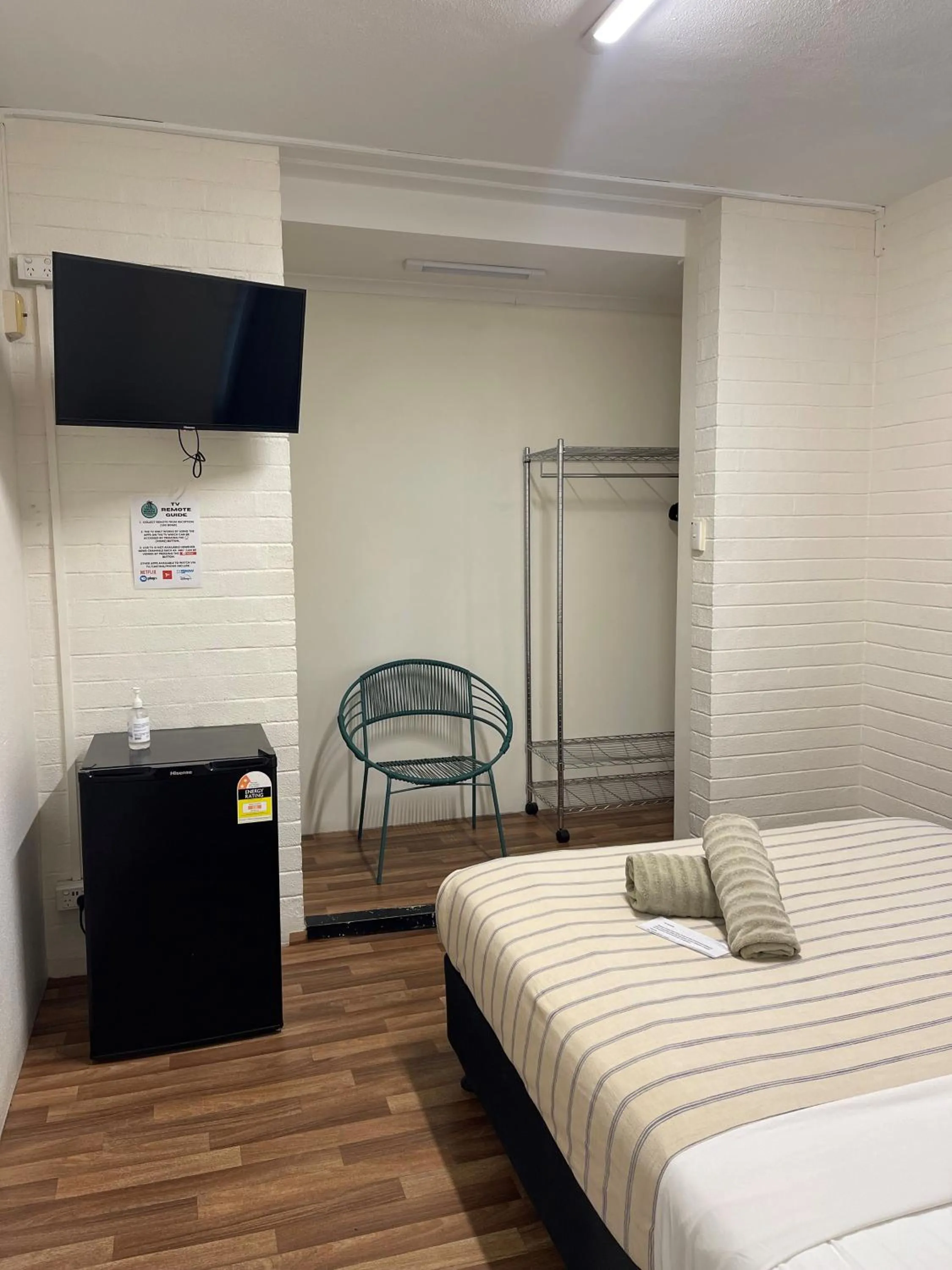 Bed in Youth Shack Backpackers Darwin