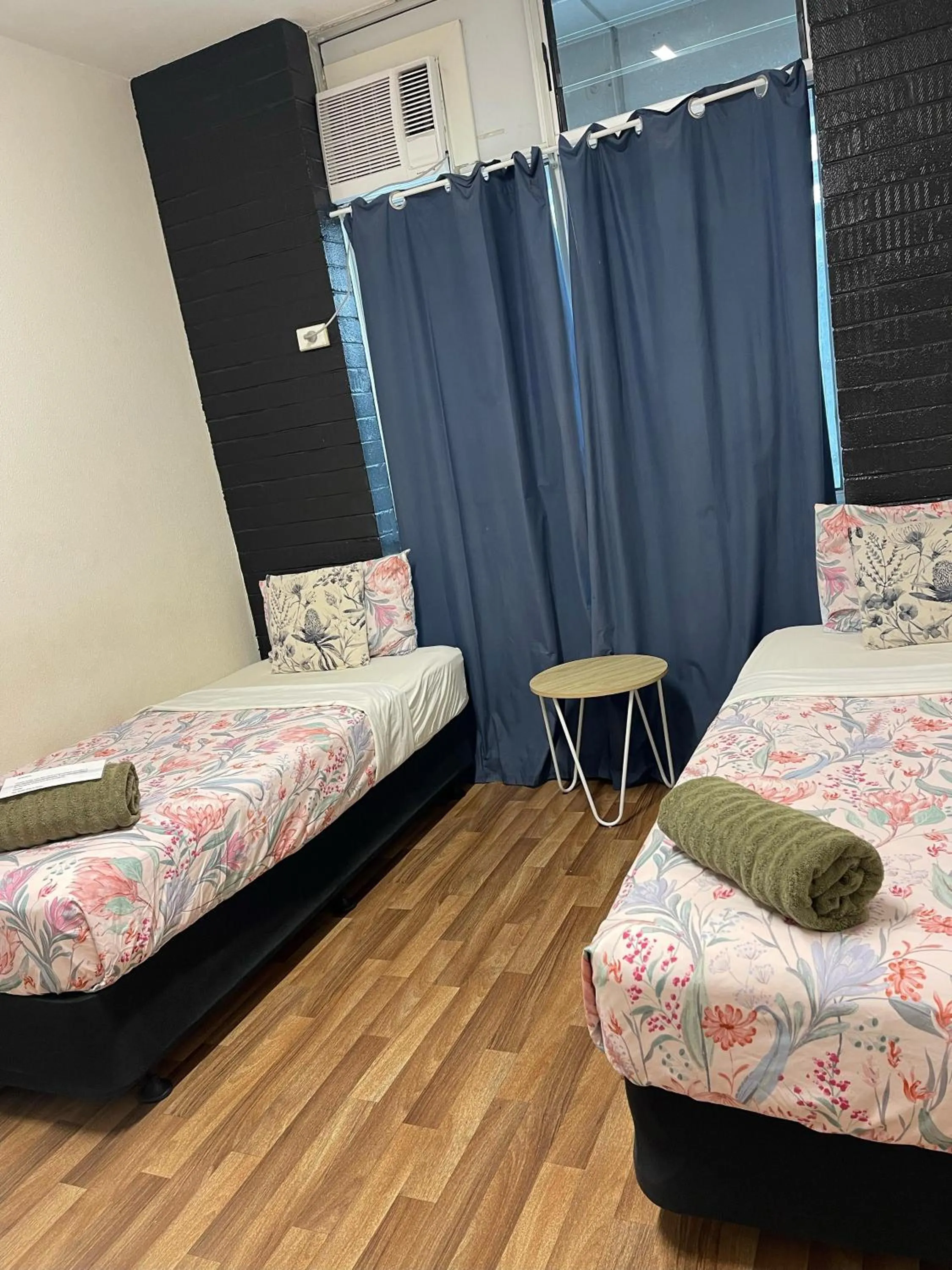 Bed in Youth Shack Backpackers Darwin