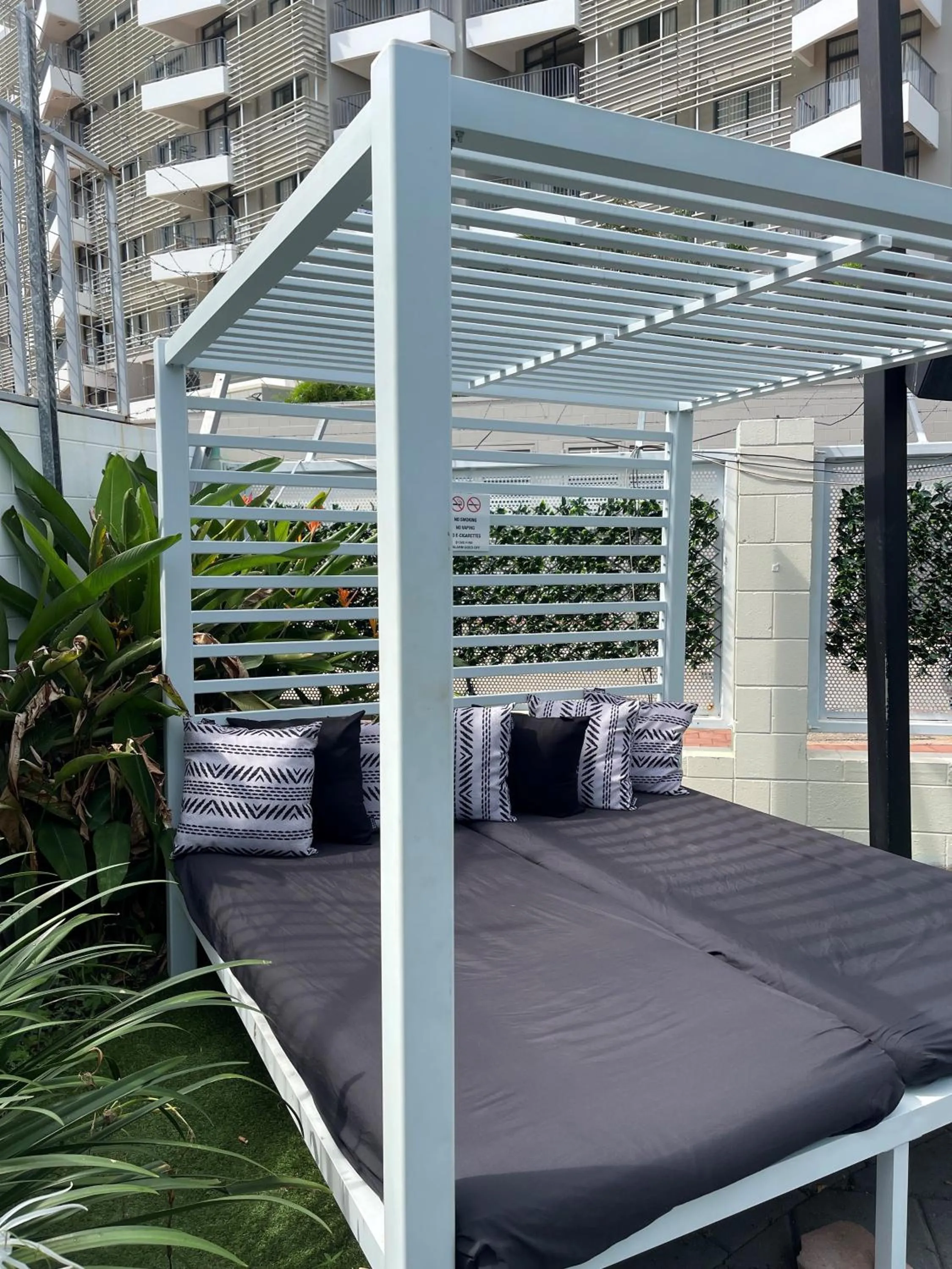 sunbed, Bed in Youth Shack Backpackers Darwin