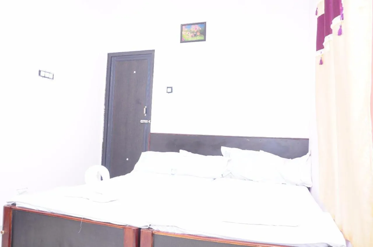 Bed in SGS Residency