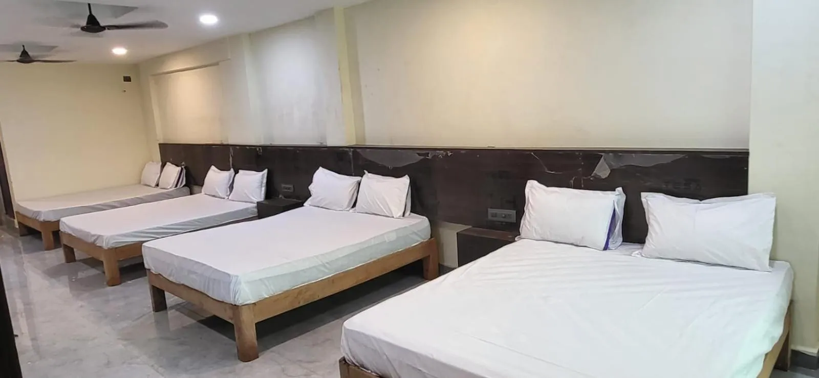 Bed in SGS Residency