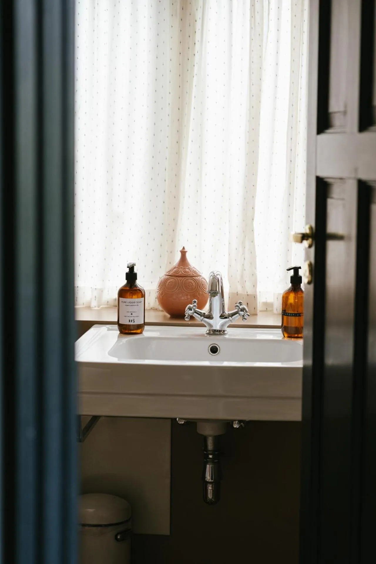 Bathroom in Rye115 Hotel