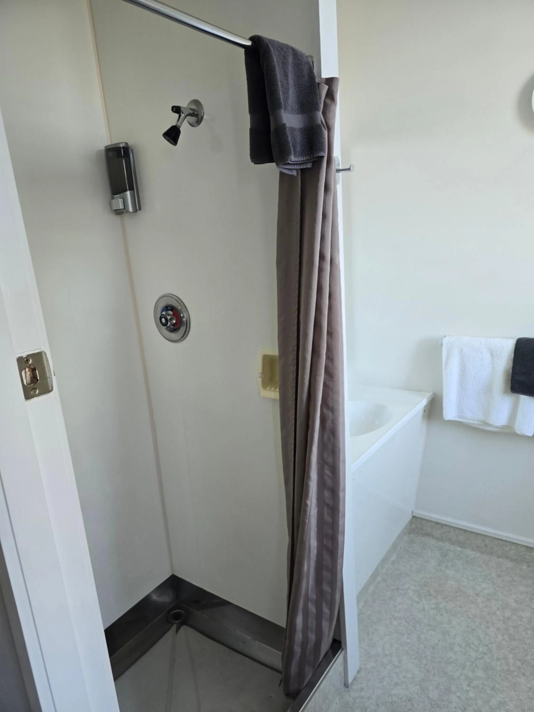 Bed in Monarch Motel