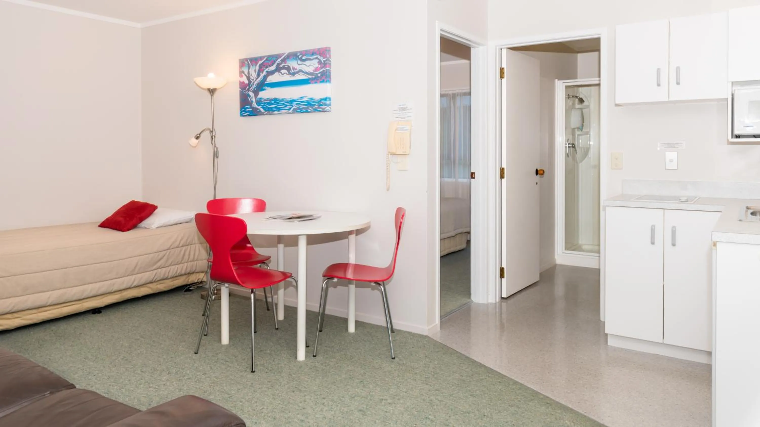 Kitchen or kitchenette in Outrigger Motel