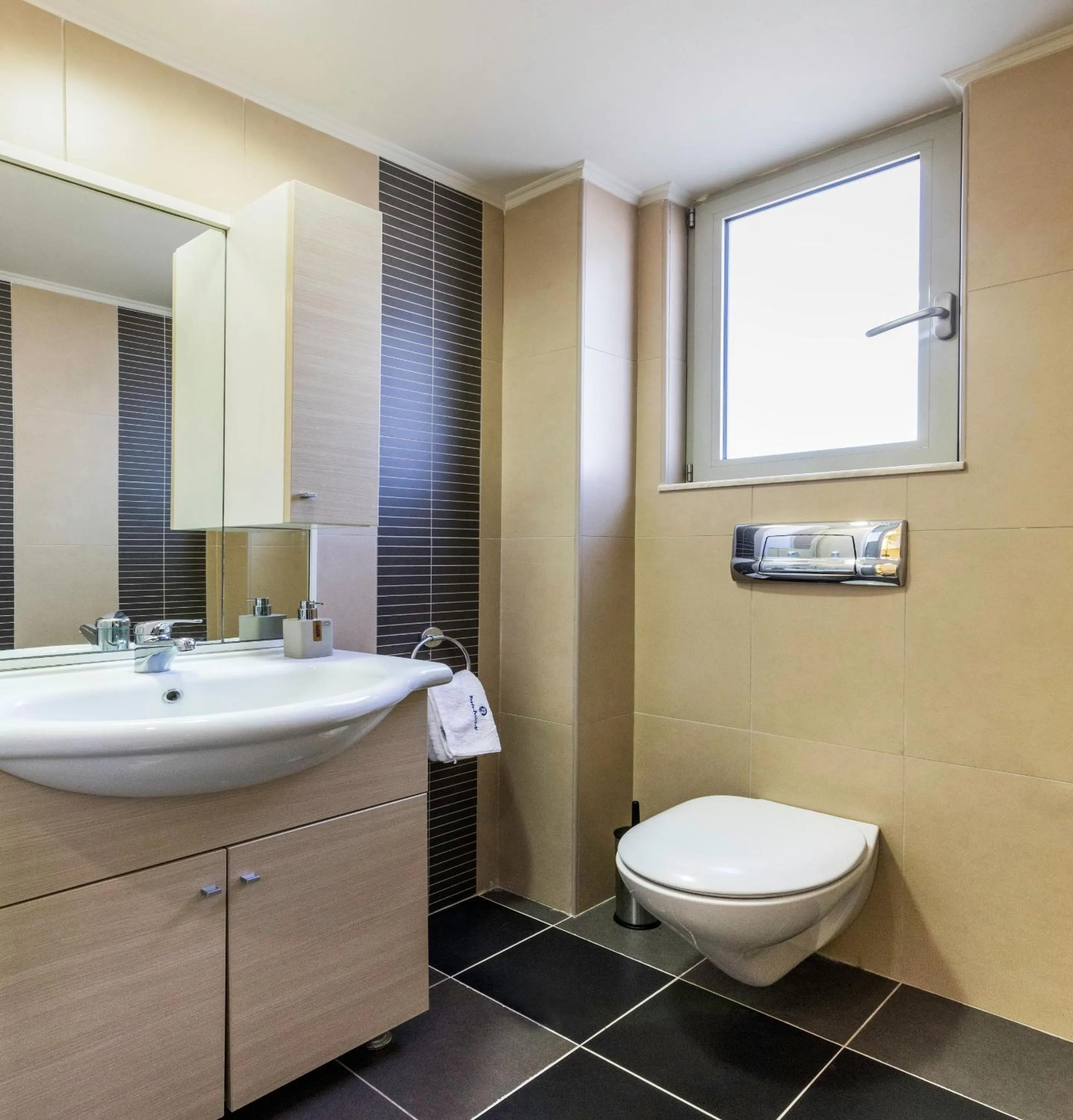 Toilet in Rhodes Central Suite