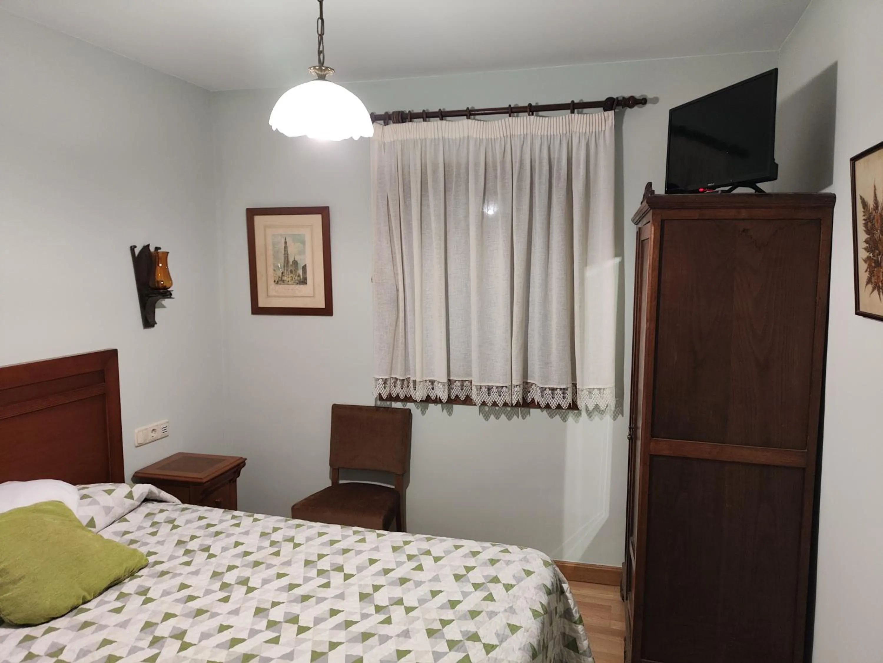 TV and multimedia, Bed in Hotel Azkue