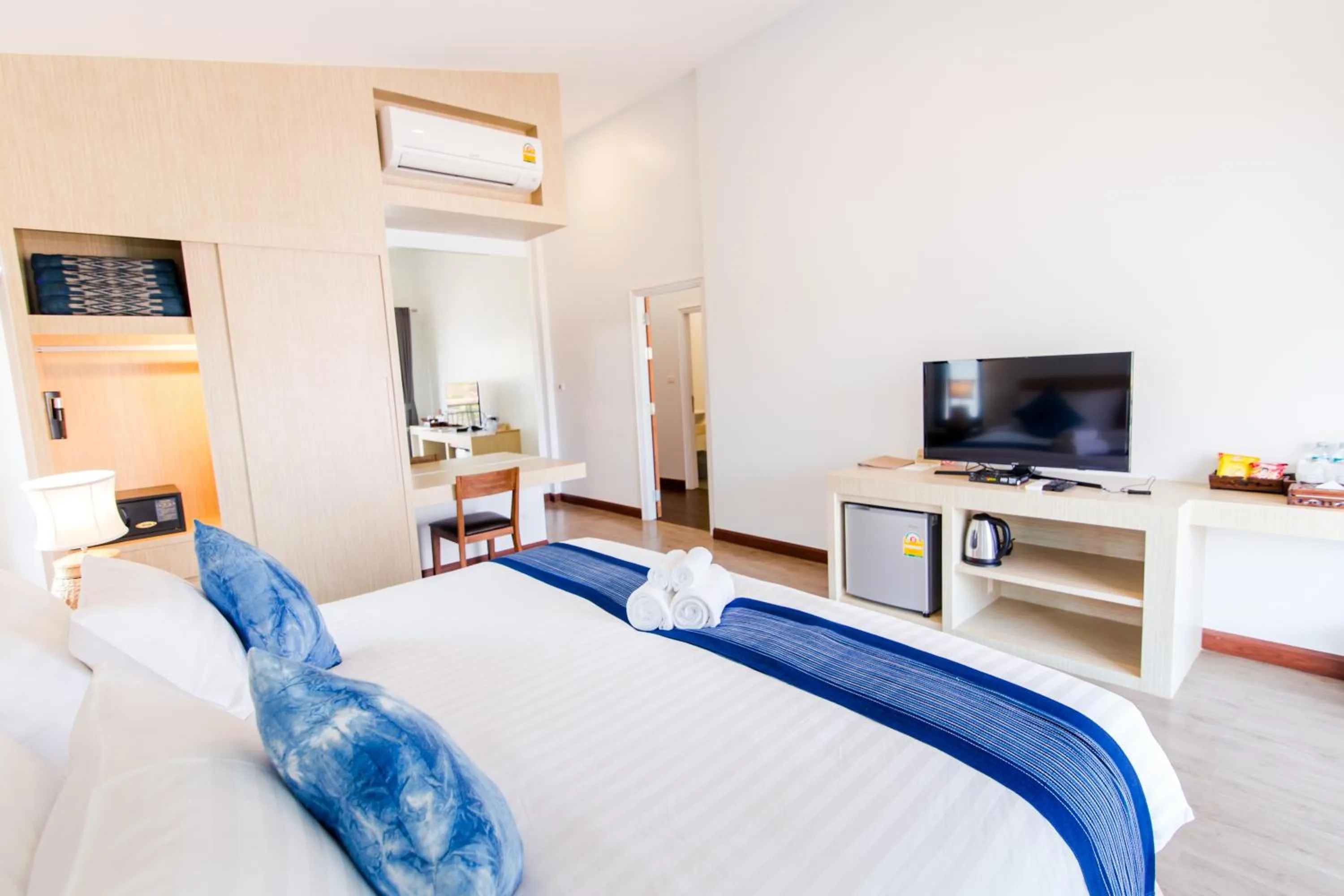 Photo of the whole room, Bed in Phuruakeeree Resort