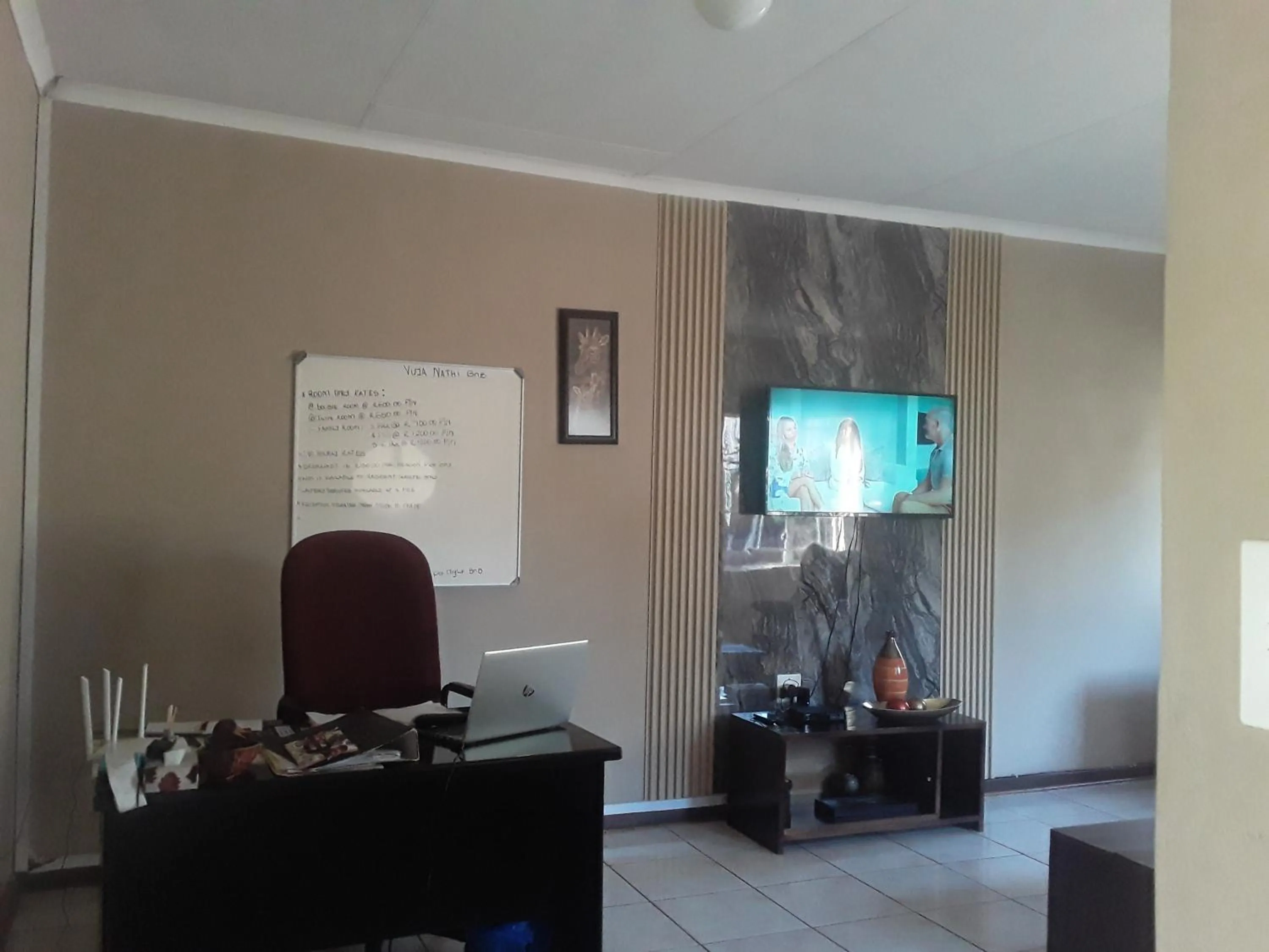 Communal lounge/ TV room in Vuya Nathi Bed and Breakfast