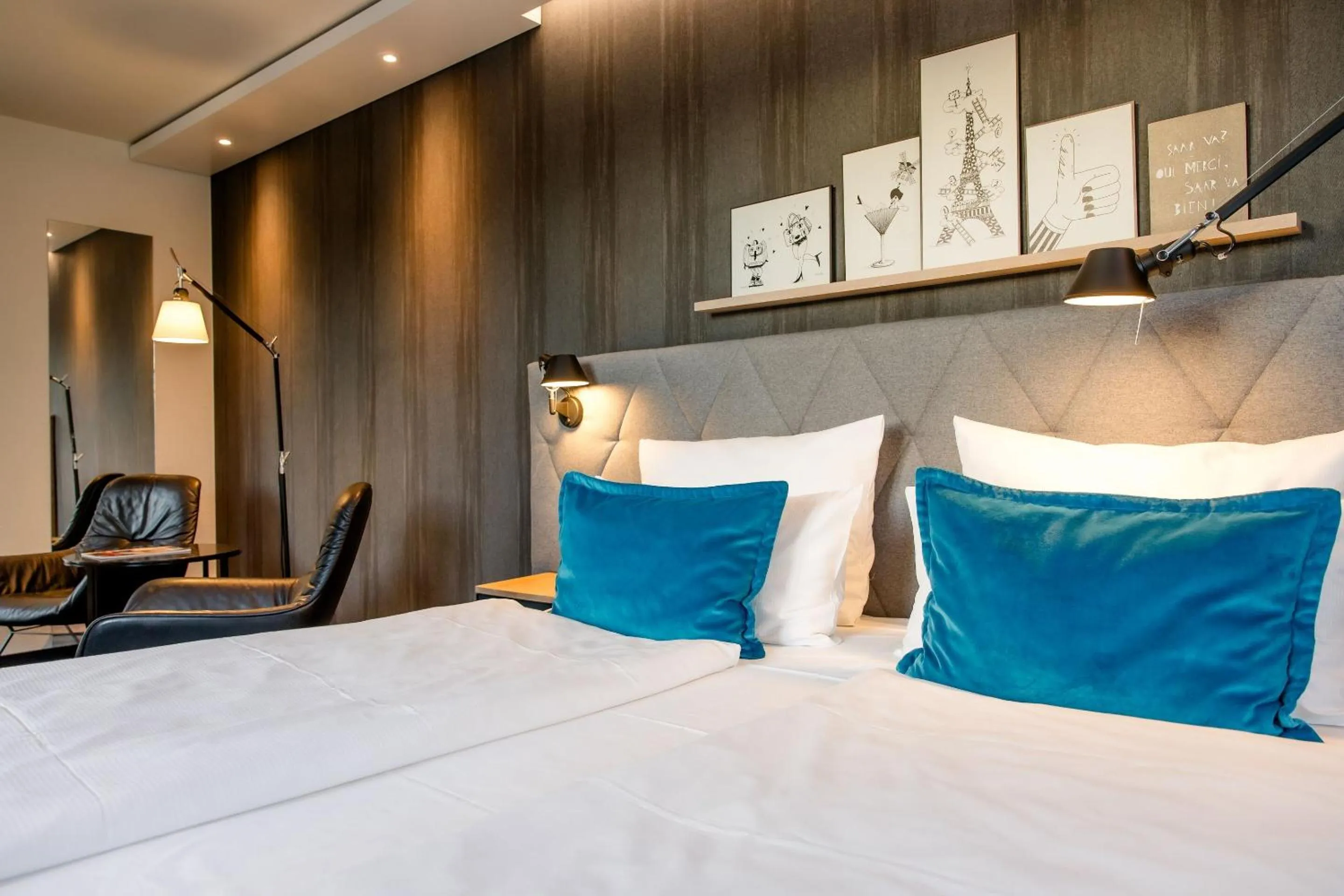 Photo of the whole room, Bed in Motel One Saarbrücken