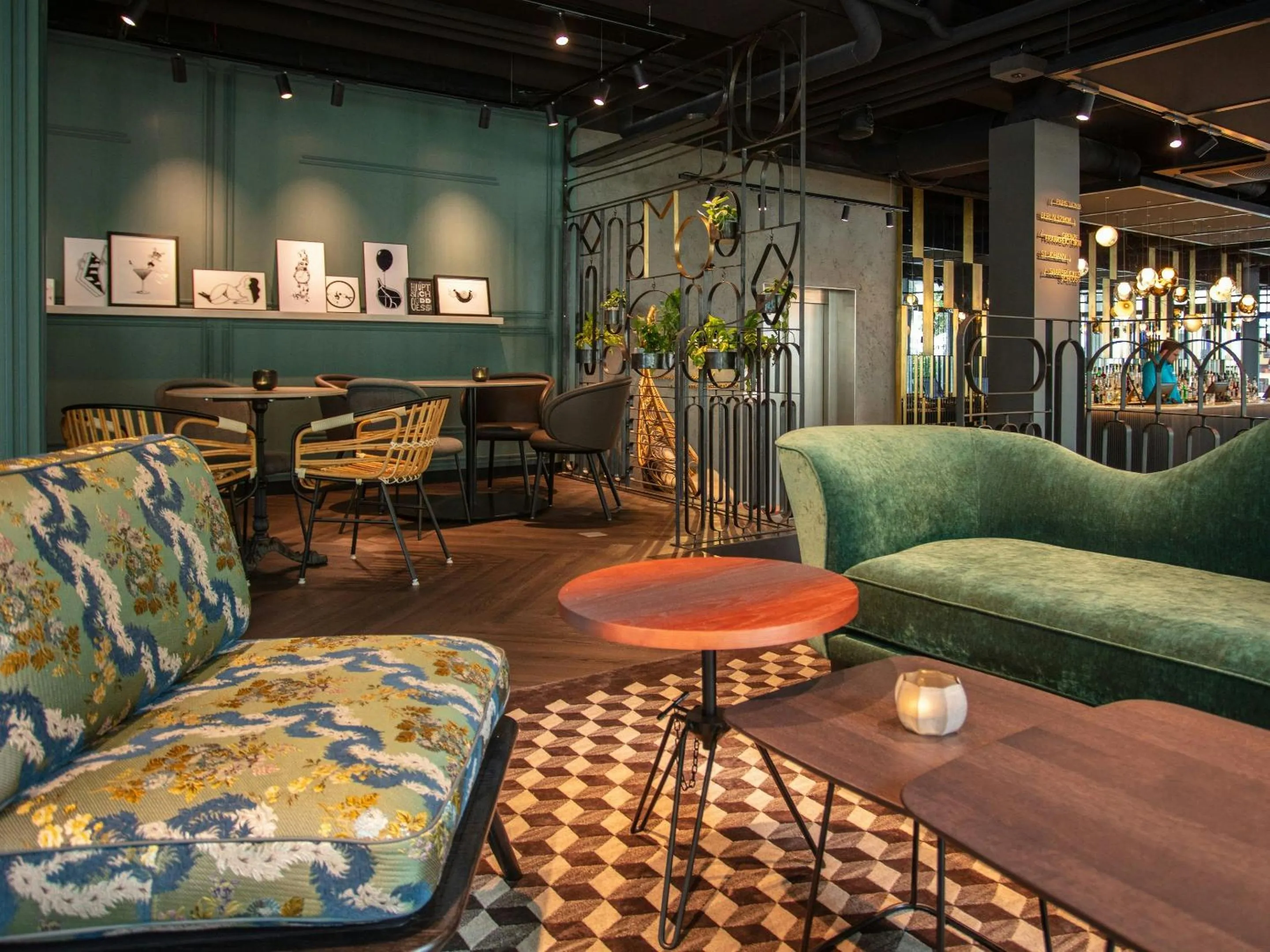 Lounge or bar in Motel One Saarbrücken