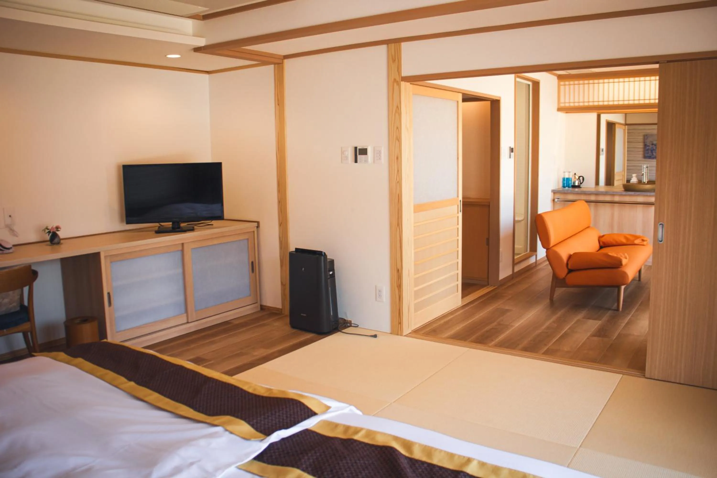 Photo of the whole room, Bed in Aburaya Tousen