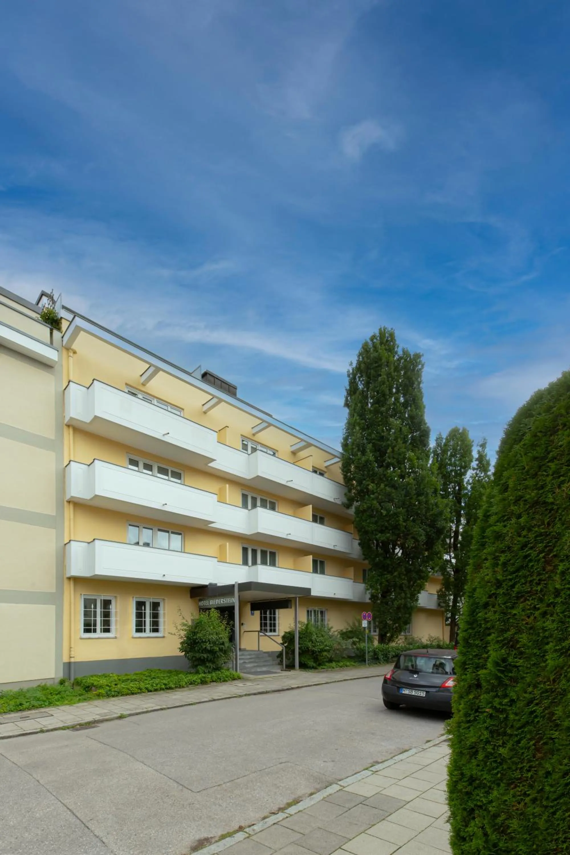 Property building in Hotel Biederstein am Englischen Garten