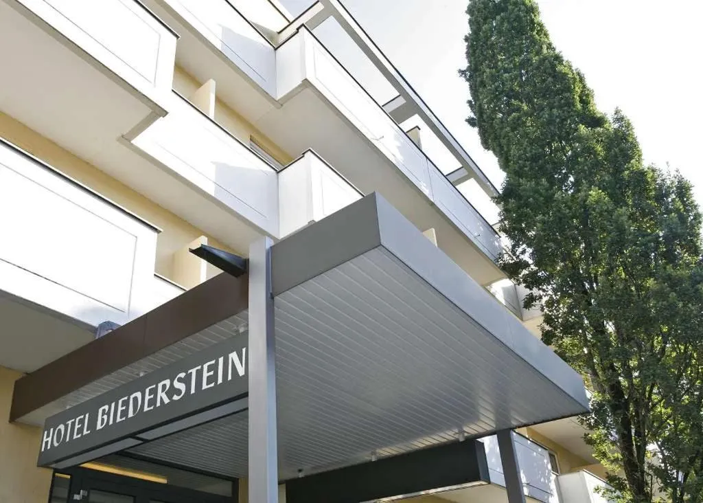 Property building in Hotel Biederstein am Englischen Garten