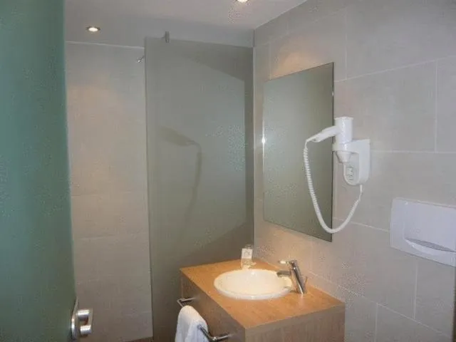 Bathroom in Hotel Biederstein am Englischen Garten