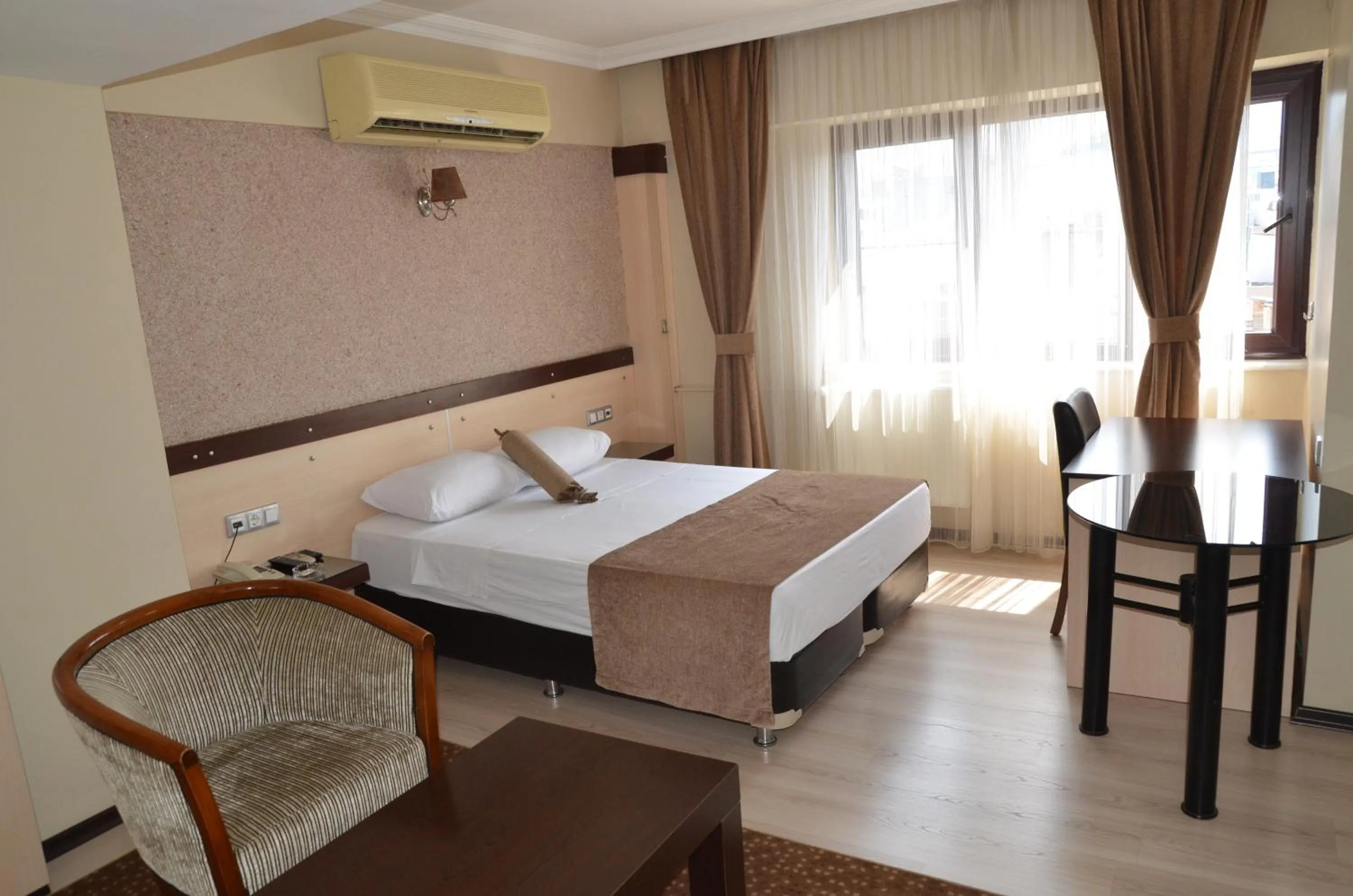 Coffee/tea facilities in Napa Hotel