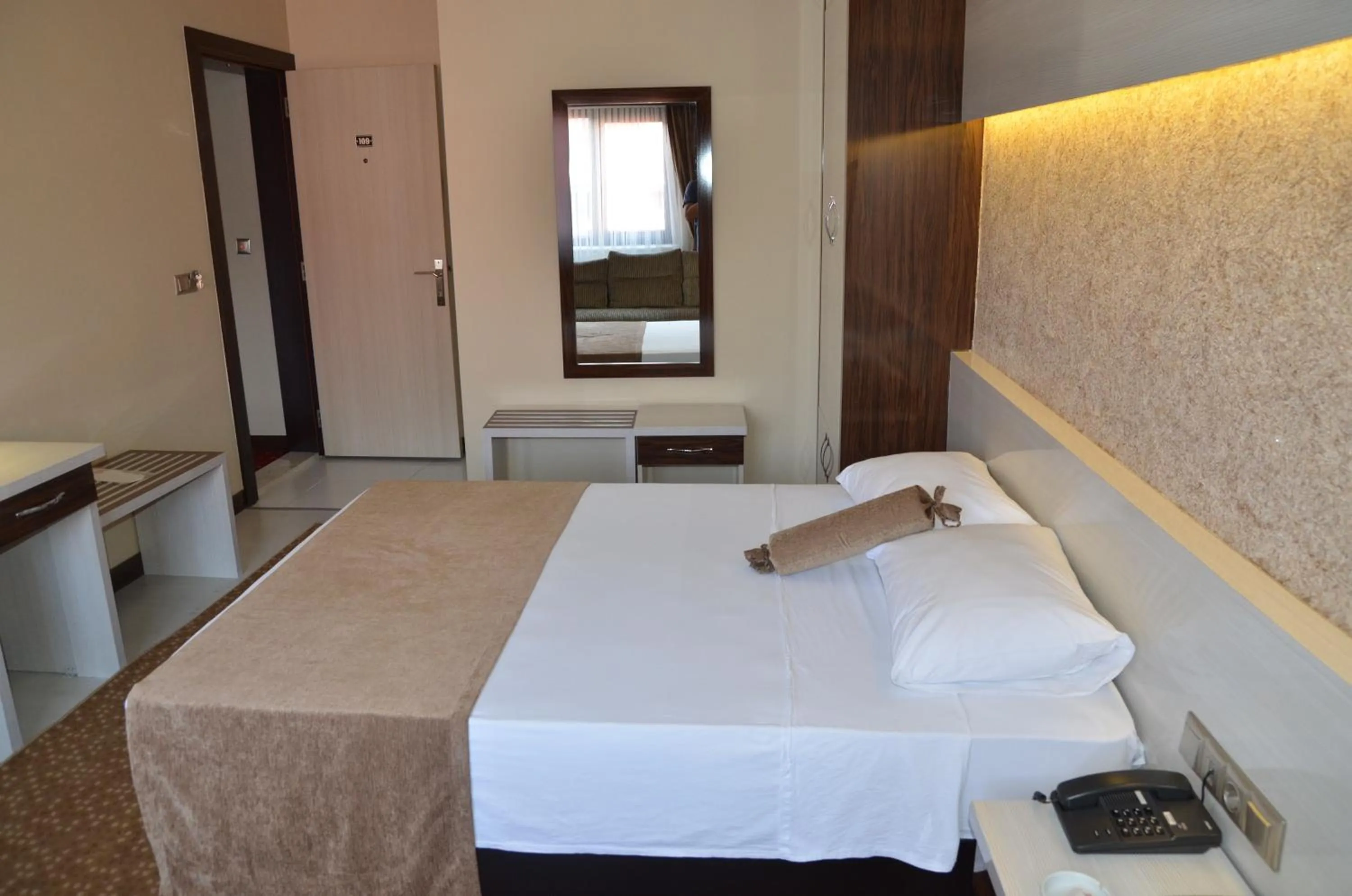 Living room in Napa Hotel