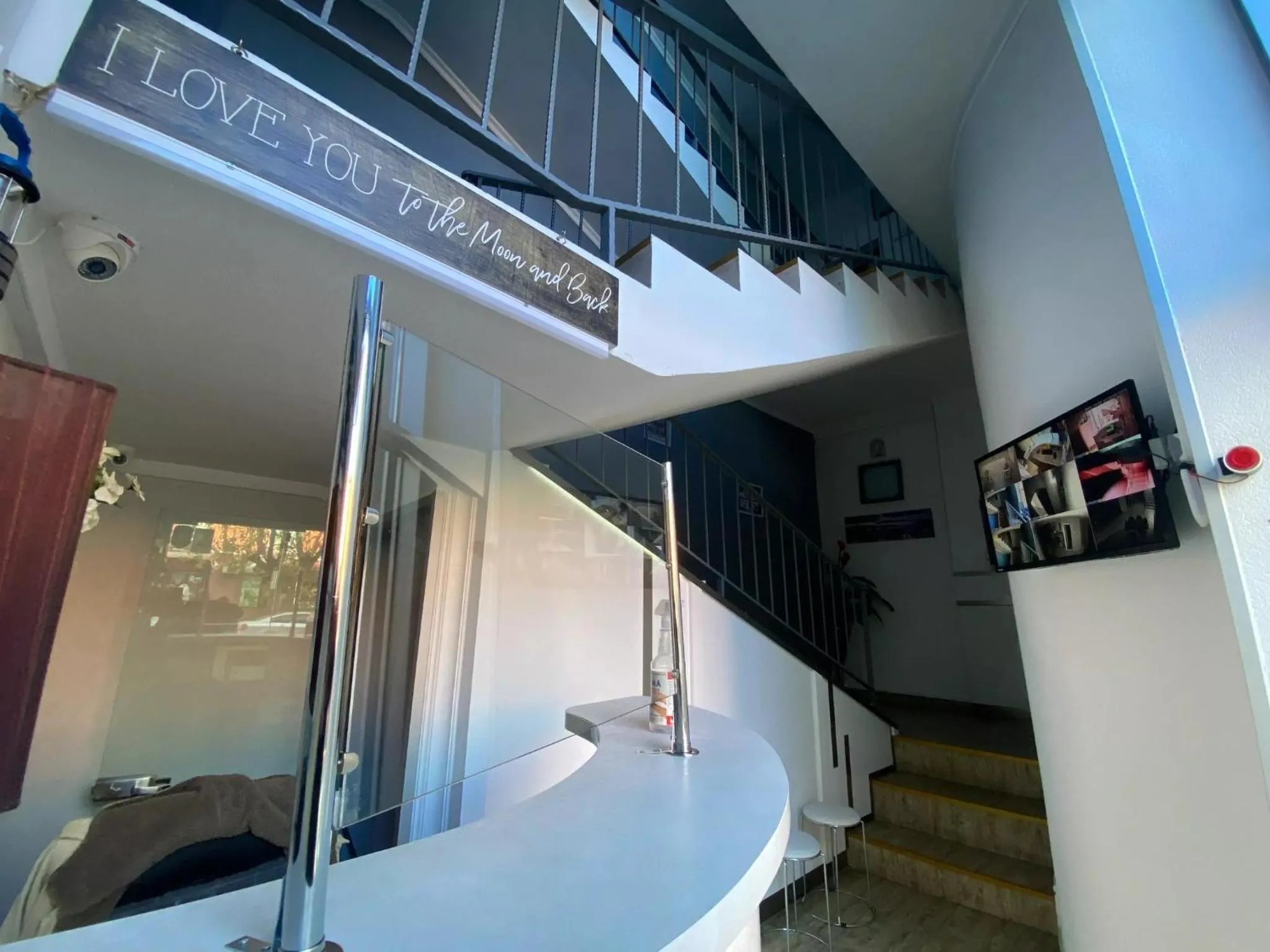 Facade/entrance in Hotel G & J