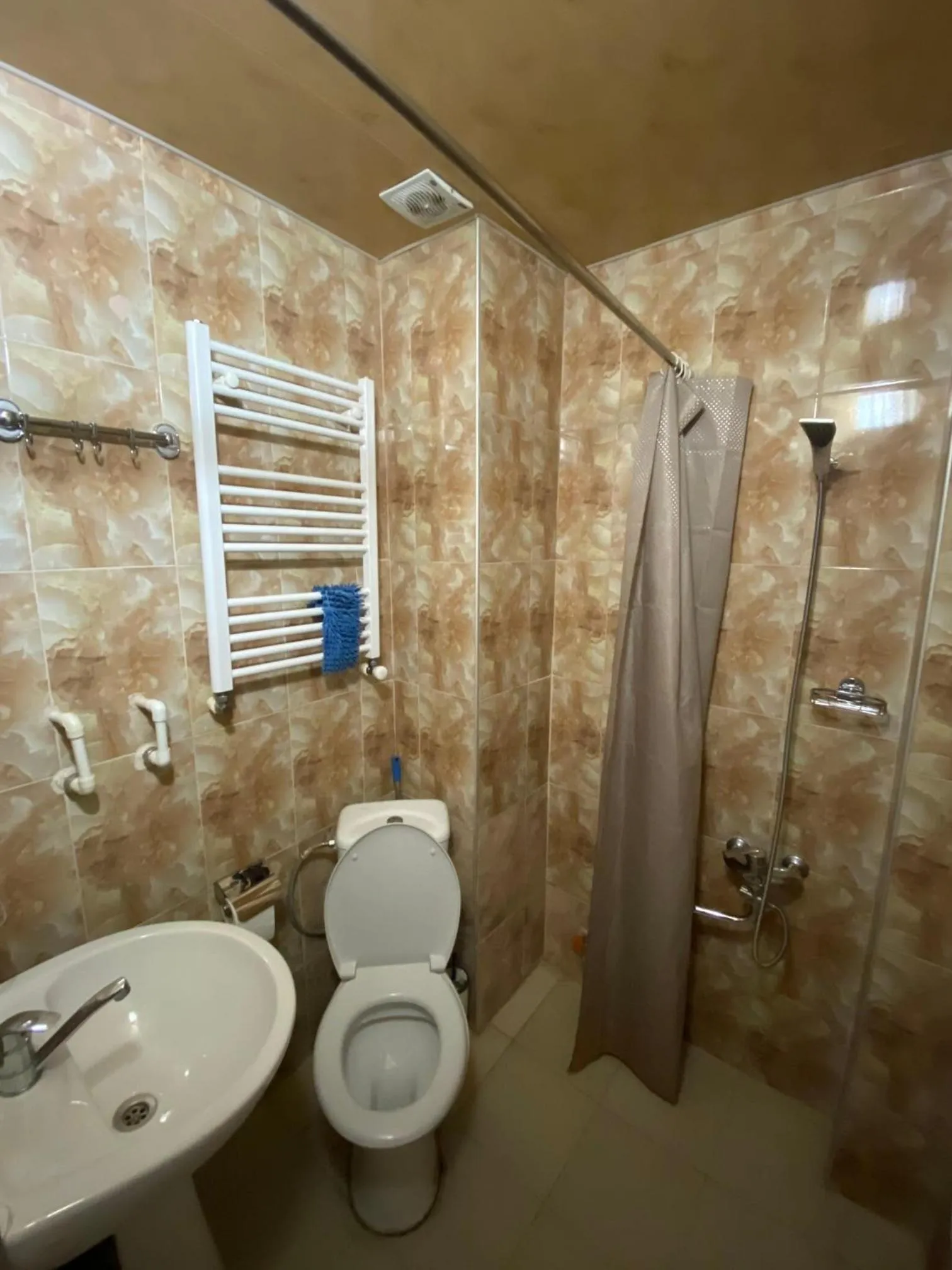 Bathroom in Hotel G & J