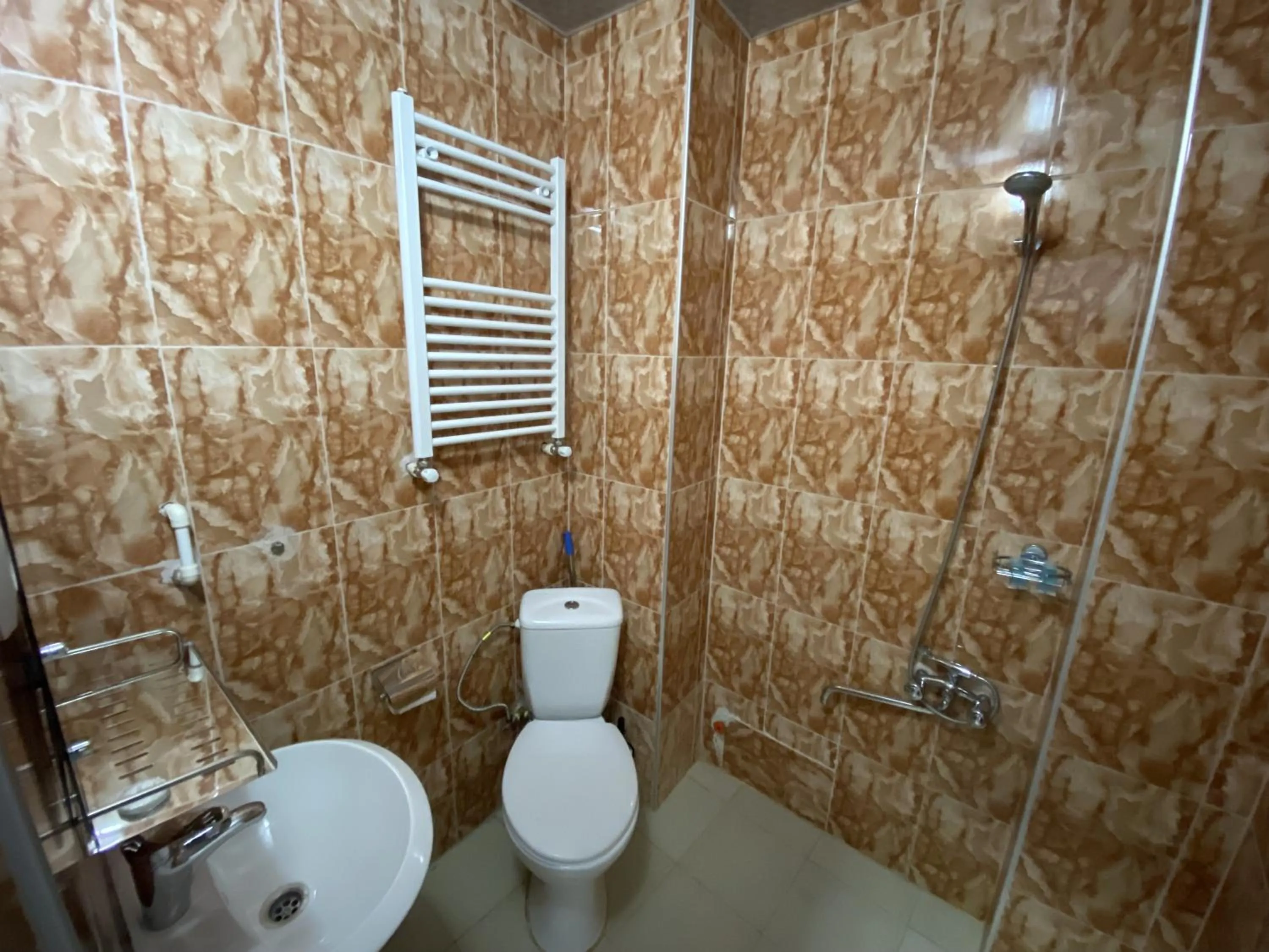 Bathroom in Hotel G & J