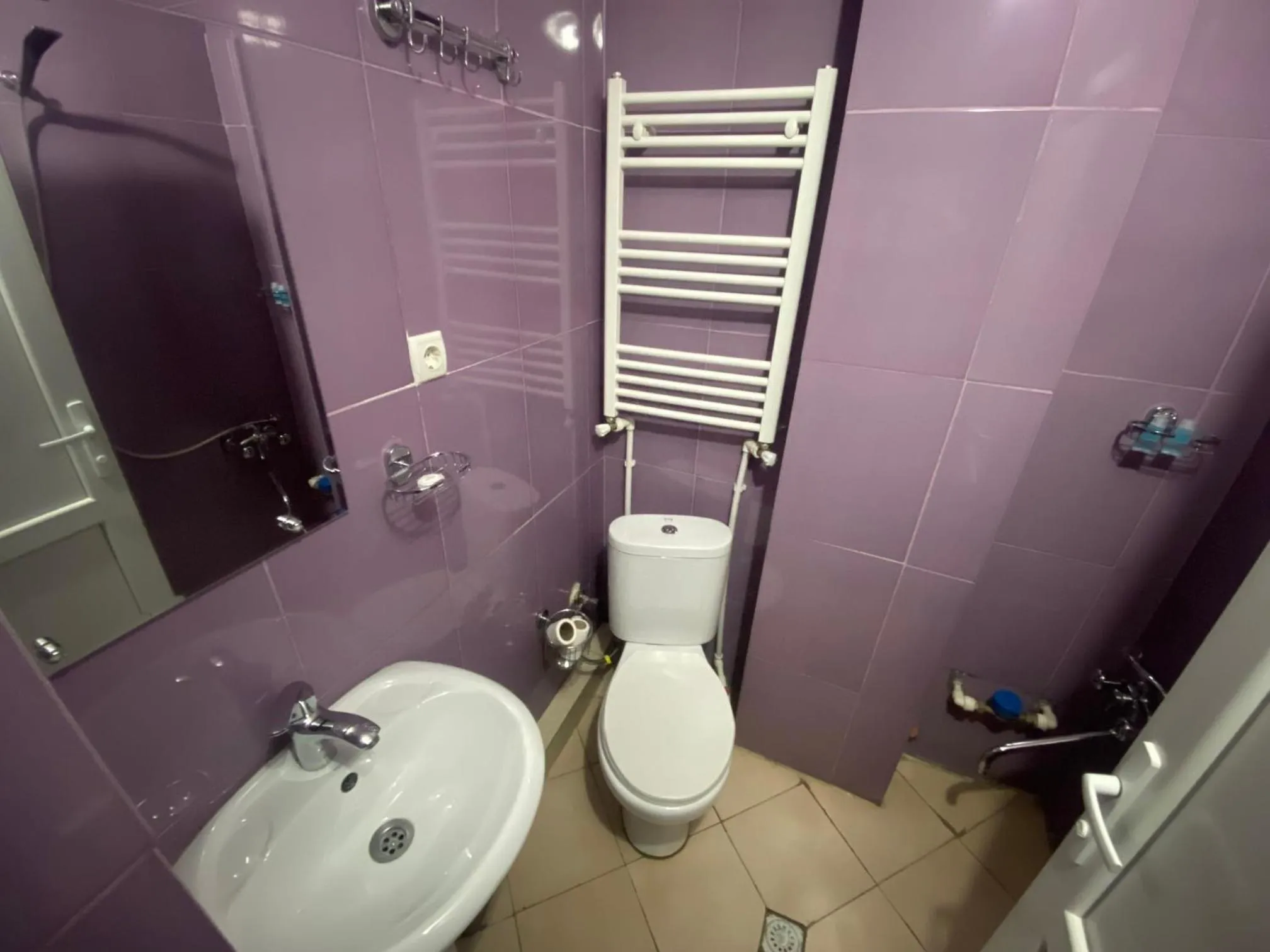 Bathroom in Hotel G & J