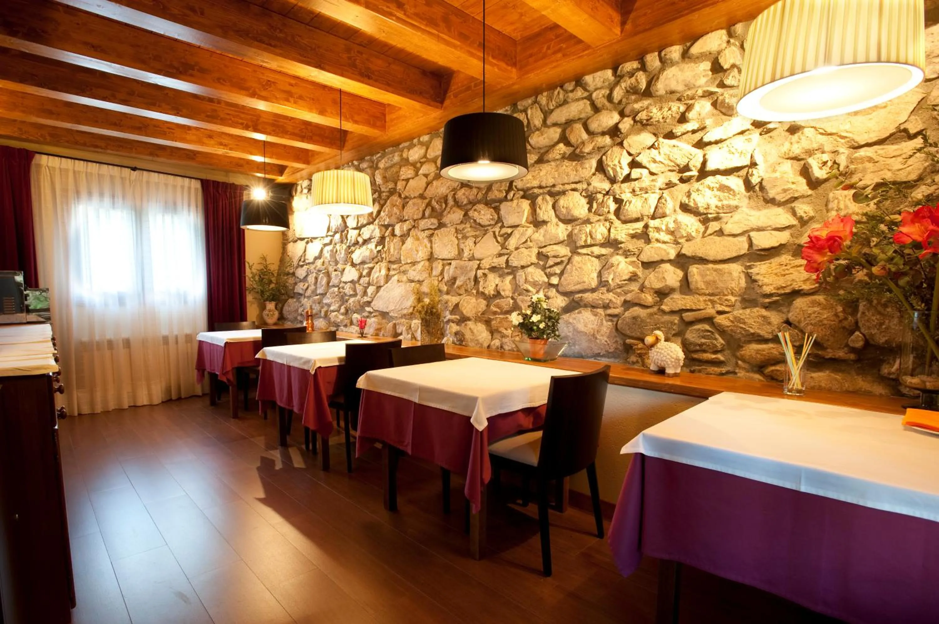 Restaurant/places to eat in Hotel Diamó