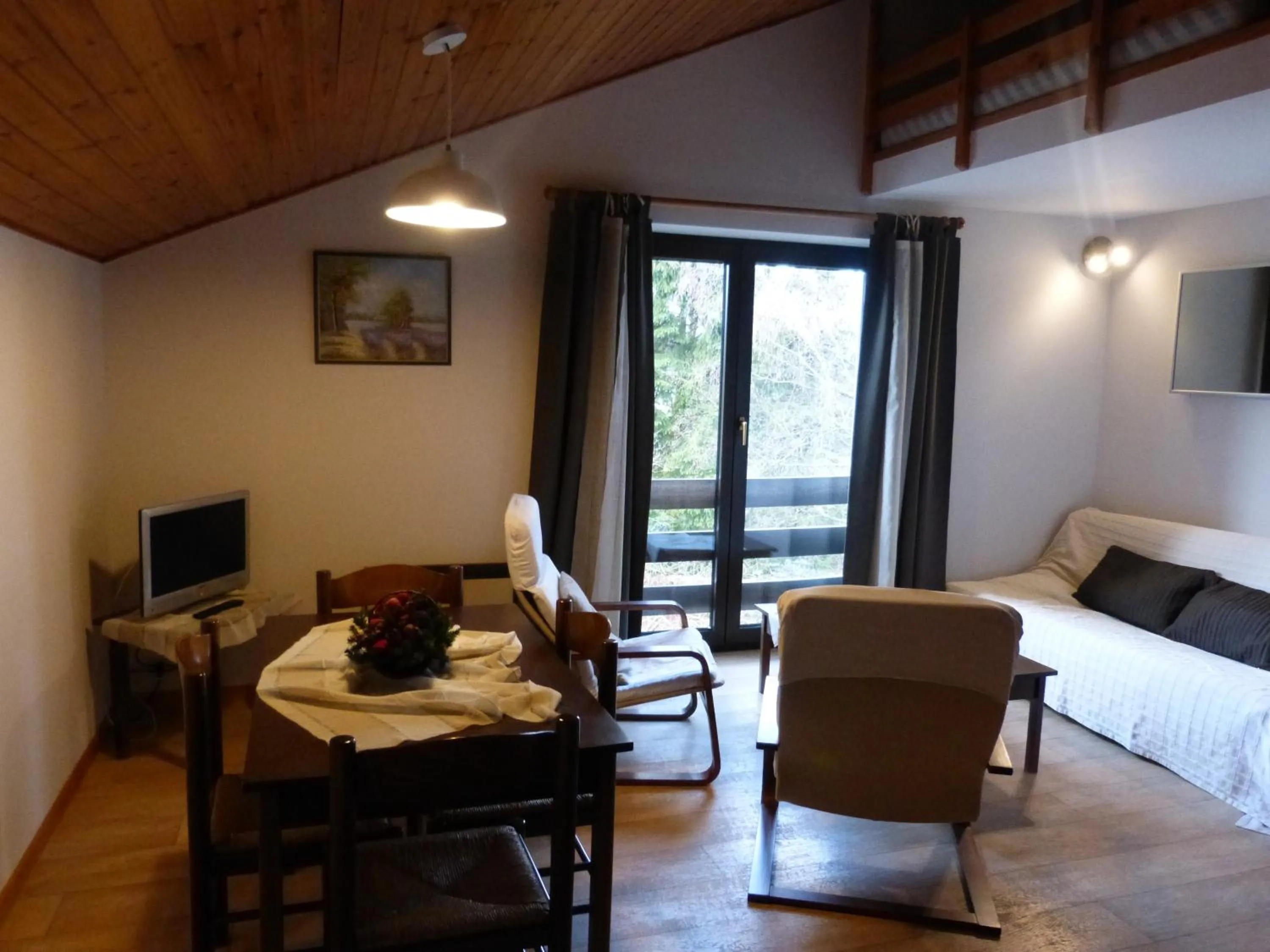 Dining area in L'Horizon Studios & Apparts