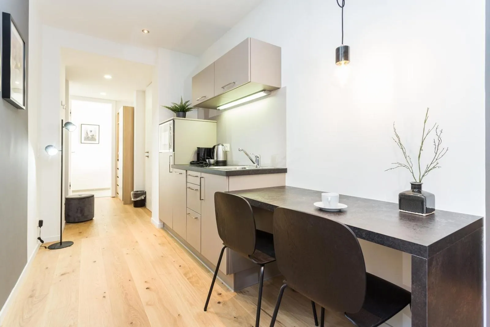 Coffee/tea facilities in Room 4 & 5 Apartments