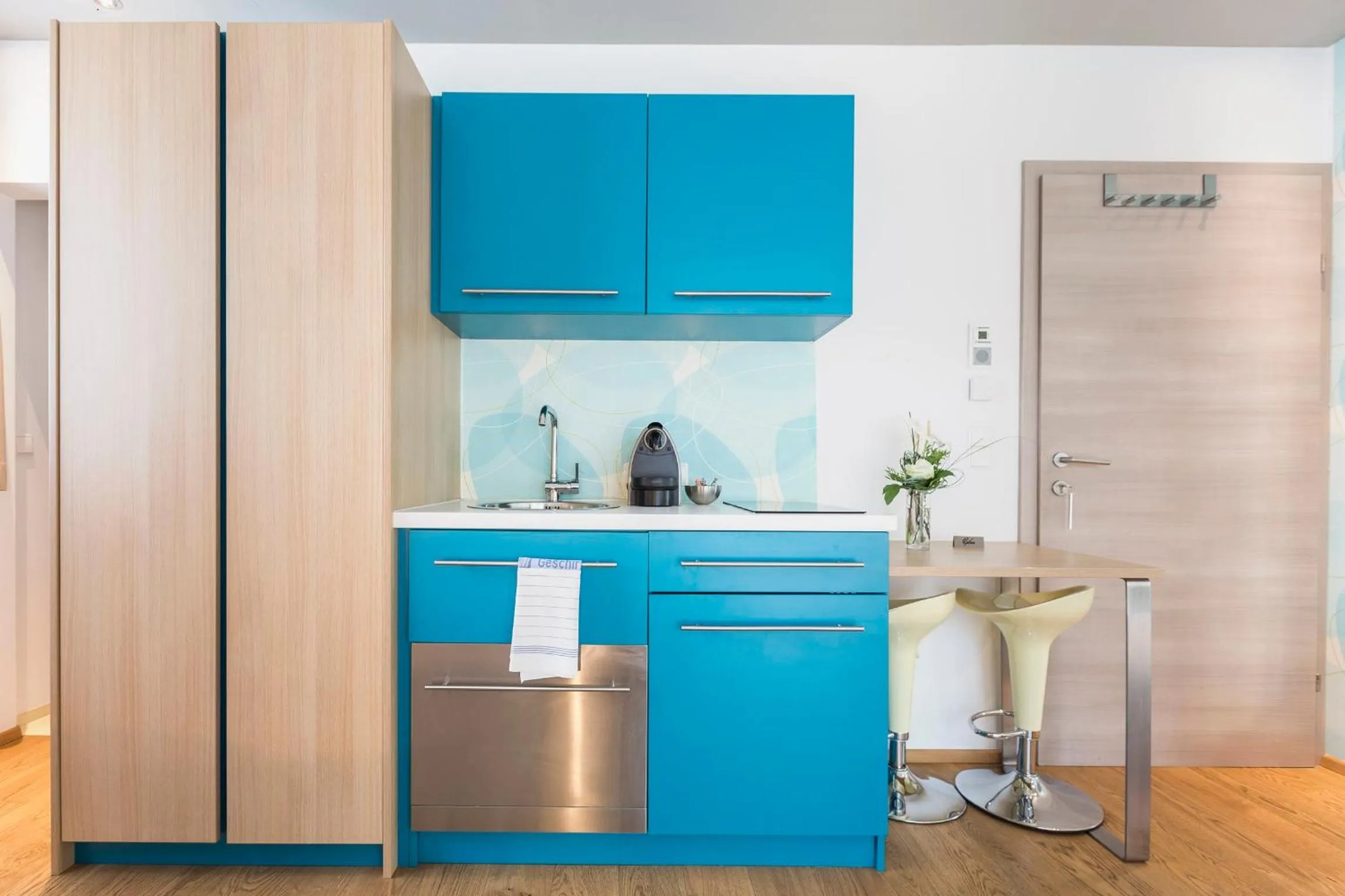 Coffee/tea facilities in Room 4 & 5 Apartments