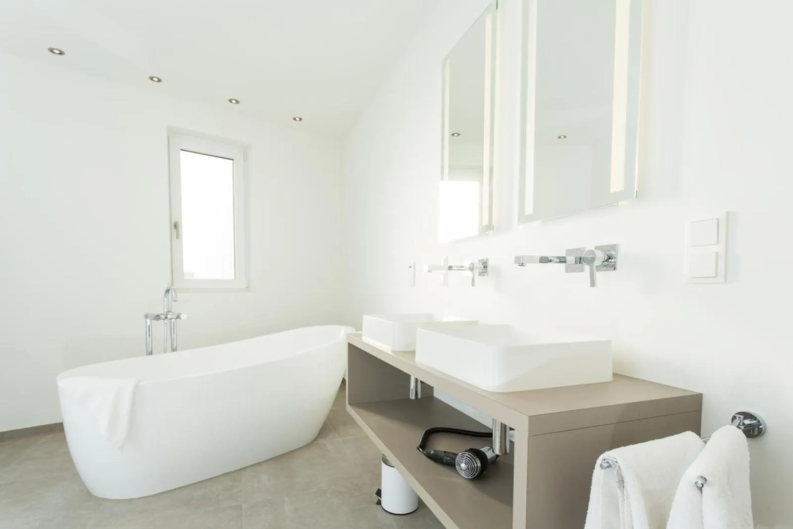 Shower in Room 4 & 5 Apartments