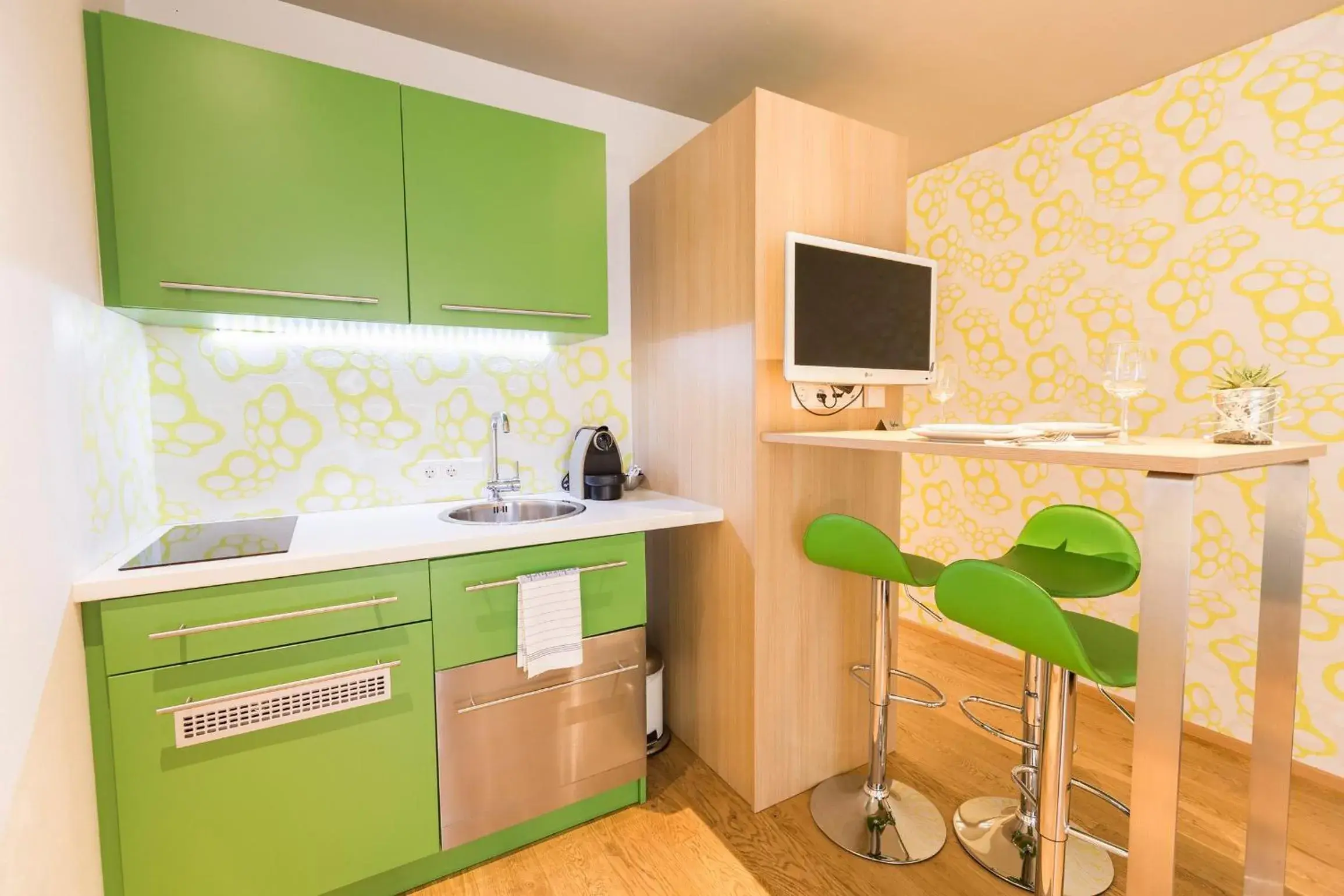 Apartment for up to 5 people with balcony on the ground floor in Room 4 & 5 Apartments Apartment for up to 5 people with balcony on the ground floor in Room 4 & 5 Apartments