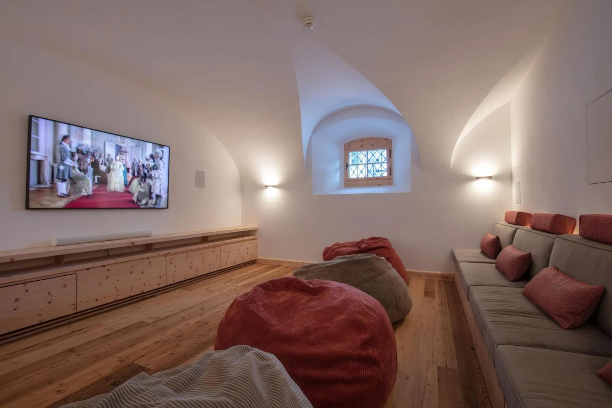 Communal lounge/ TV room in Parkhotel Margna Superior